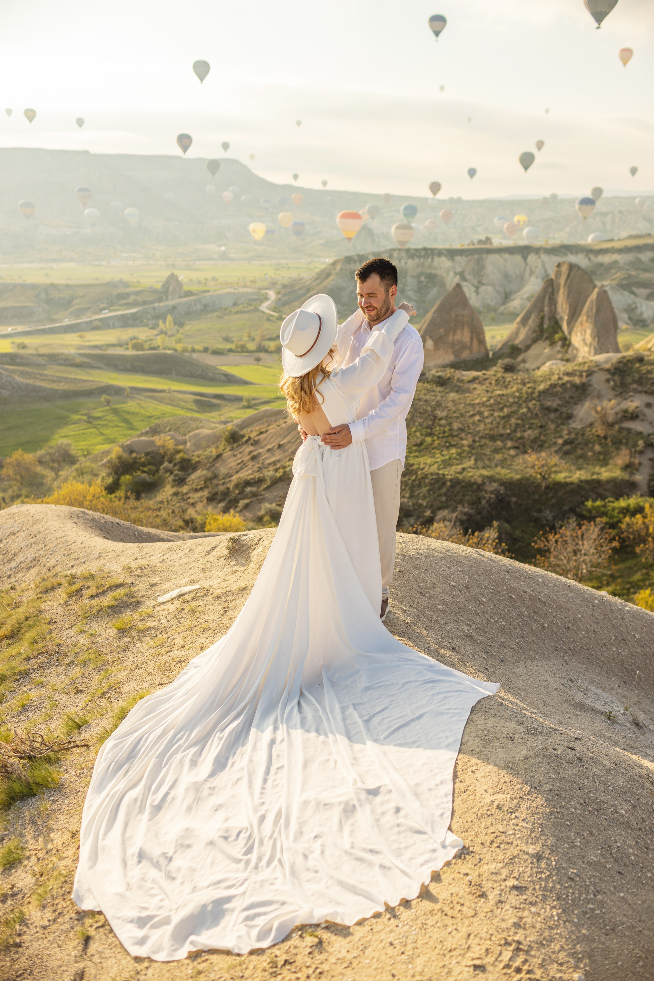 Elegant Wedding Photoshoot with a Flowing Dress and Balloons in Cappadocia. Julia Ganch I Fashion Wedding Photography I Cappadocia Turkey
