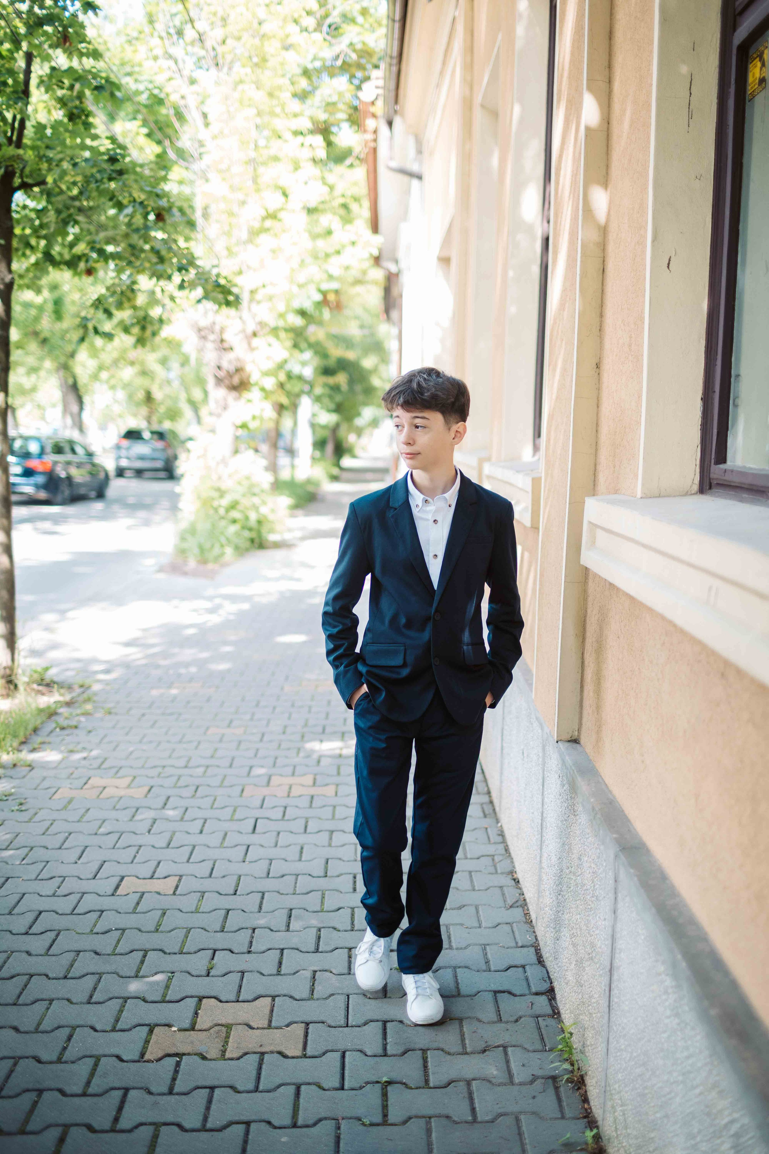 8B — Tudor Vladimirescu. Contrast Studio