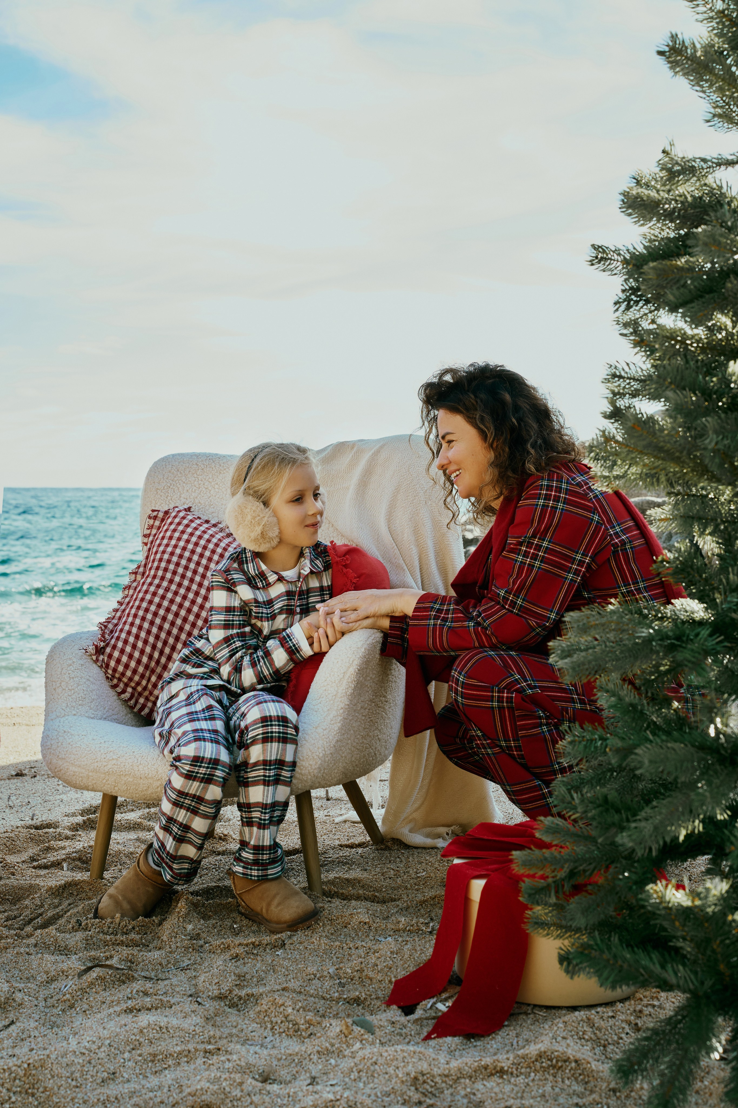 Пляж. Мама и дочь. Фотограф в Барселоне Жанна Захарченко