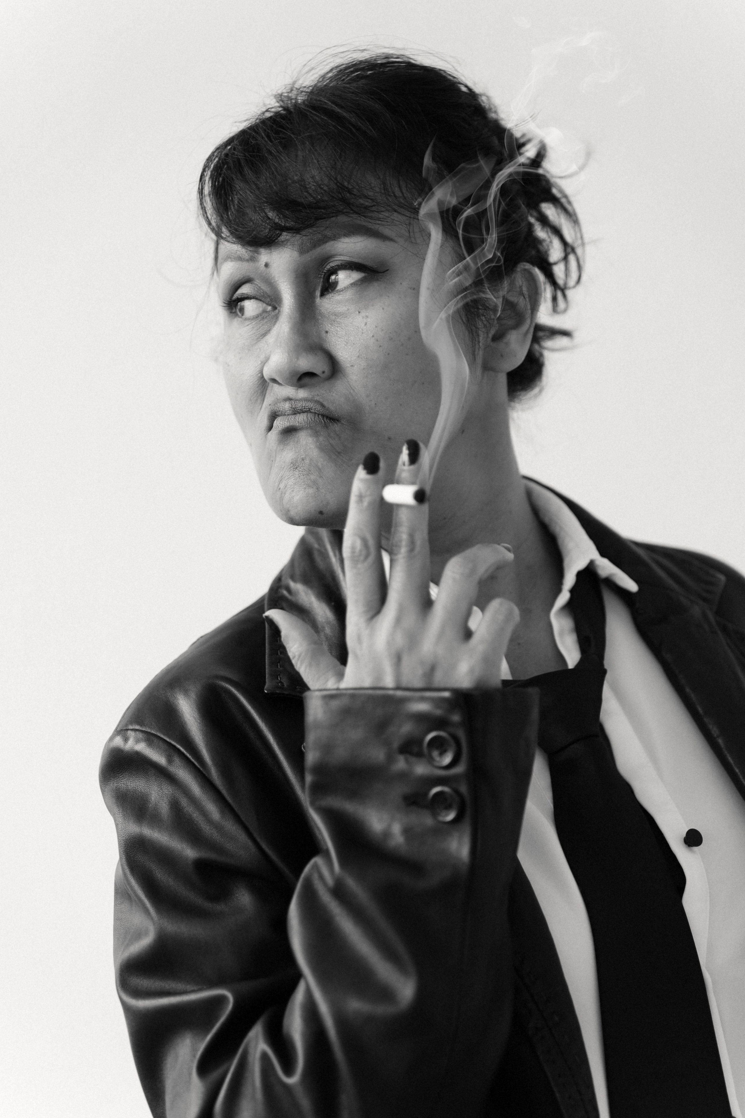 Fotosessions einer Frau im Männerlook. Schwarz-weiß Fotografie in Münster. Fotografin Viktoria Roschen