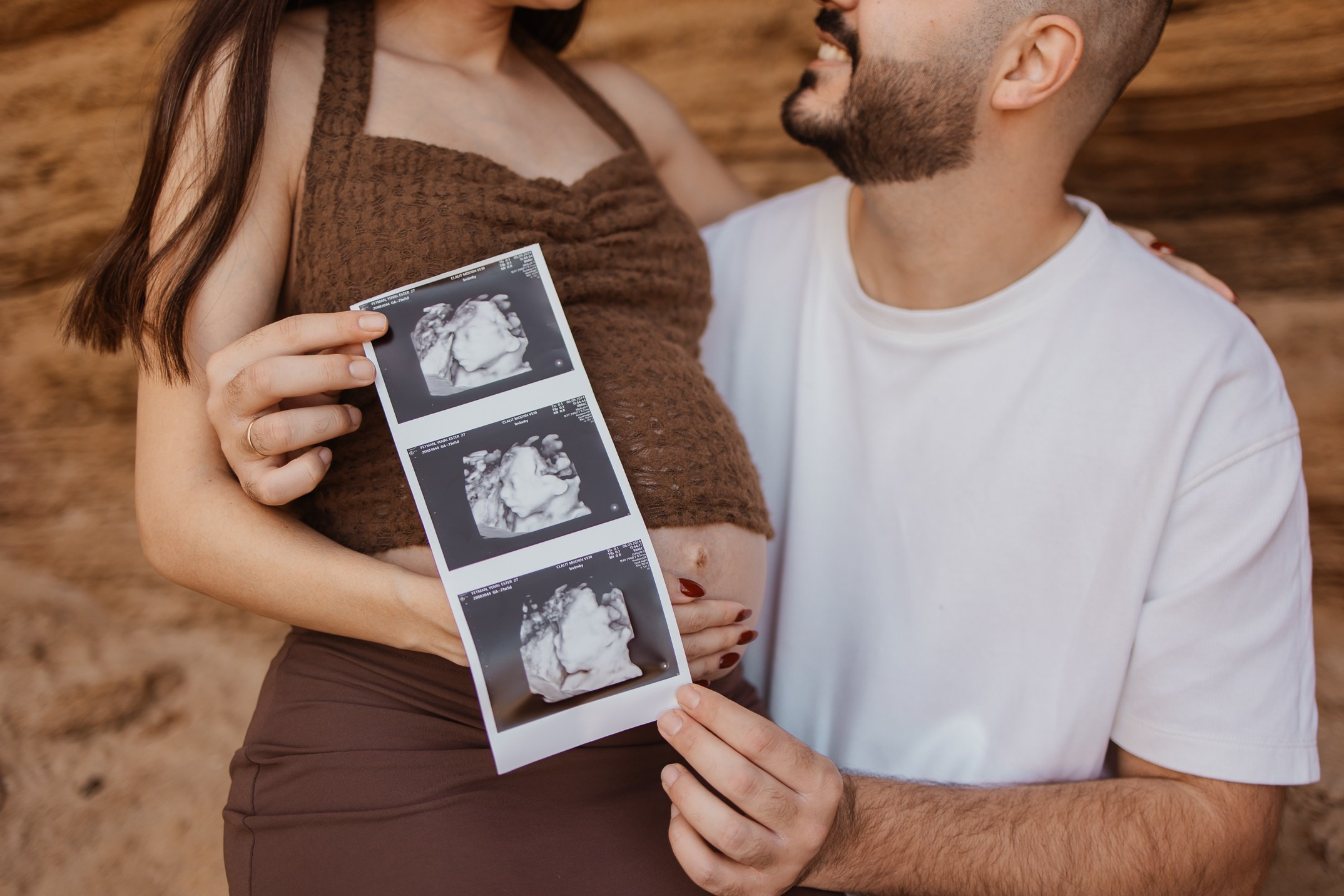 Pregnancy photoshoot at sea. דף בית