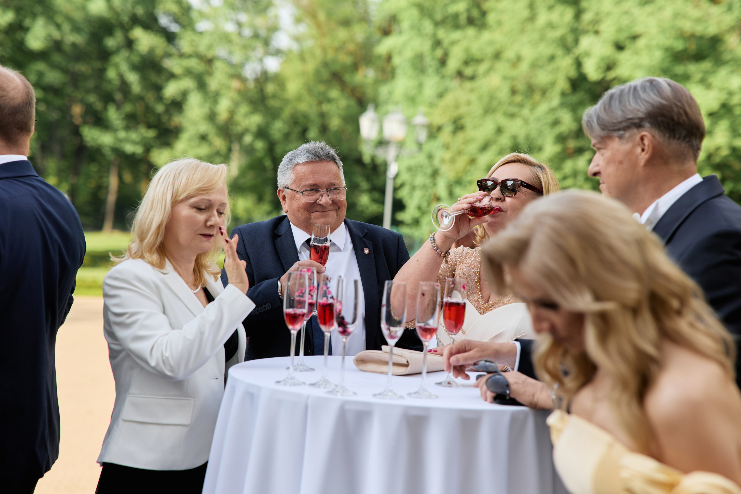 Wiktoria & Kacper. Pałac Goetz. Fotograf ślubny i rodzinny w Krakowie Yana Klymova