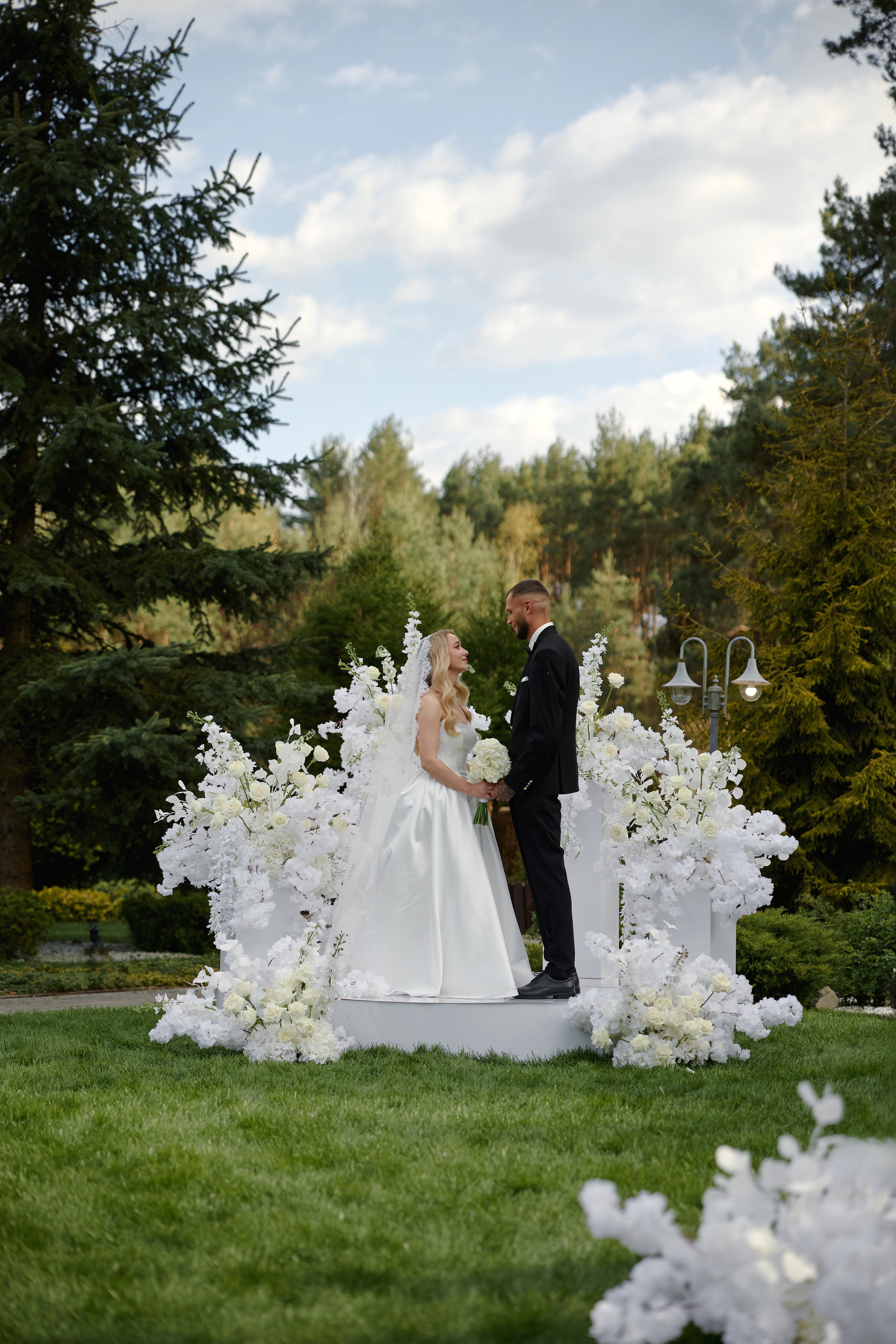 Natalia & Roman. Dworek przy lesie. Fotograf ślubny i rodzinny w Krakowie Yana Klymova