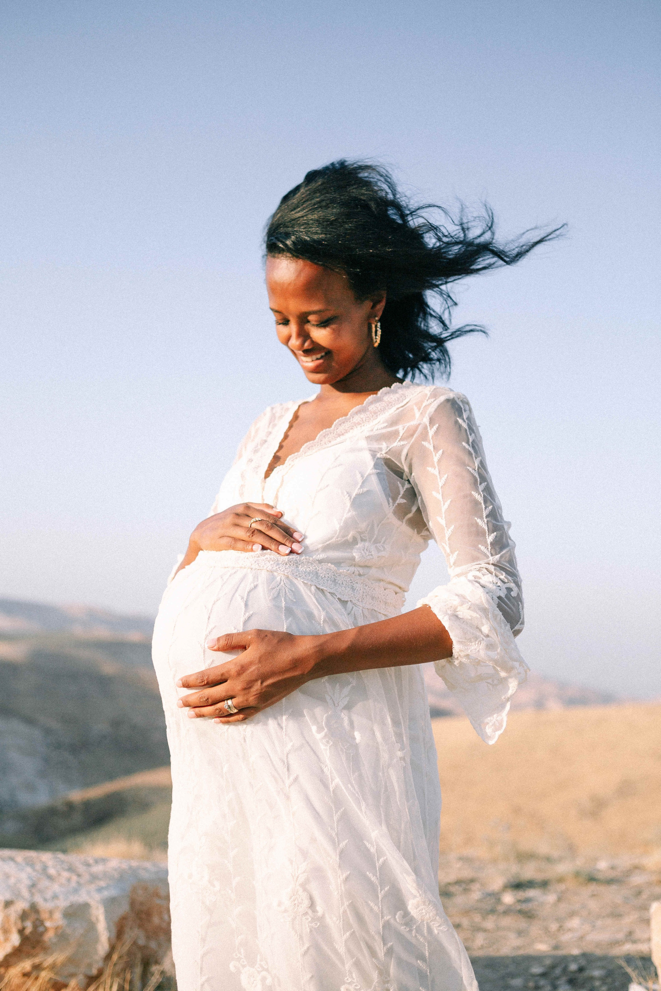 PHOTO SESSION IN THE DESERT NEAR MAALE ADUMIM. PHOTOGRAPHER IN ISRAEL