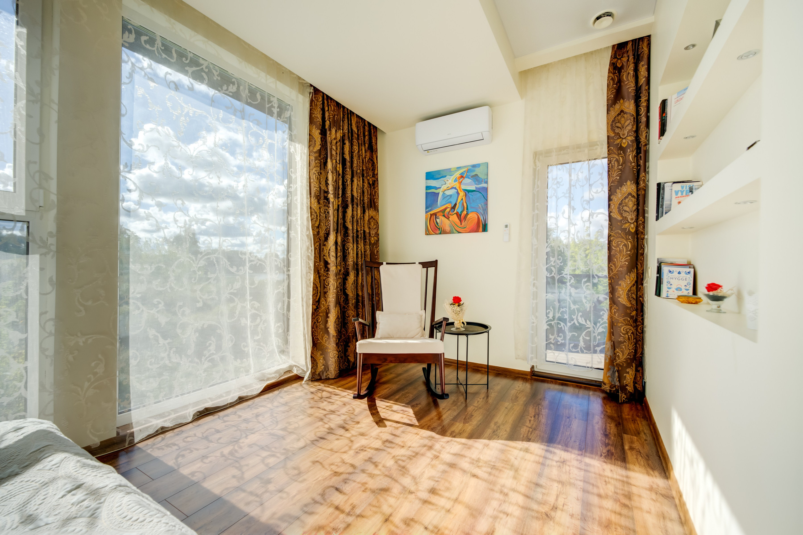 Sadyba Vinliaus r. prie ežero. Elina Sapiega fotografė Vilniuje