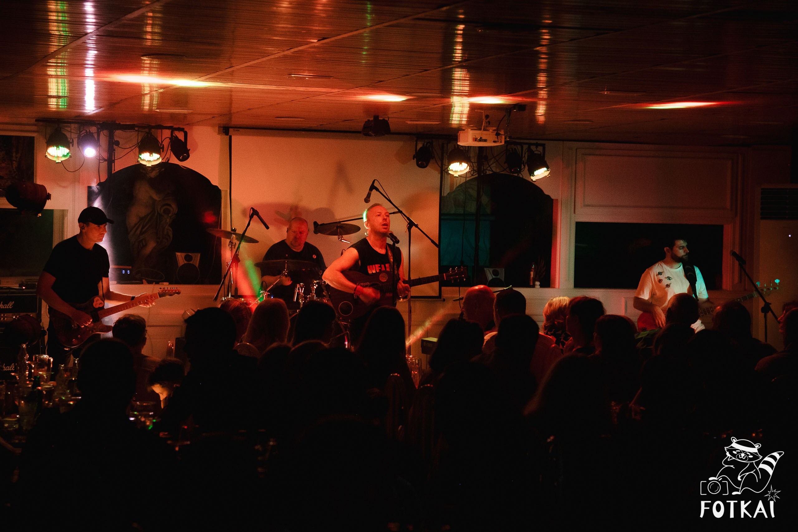 Ultimate Coldplay en Restaurante Los Cucalos: Reportaje fotográfico 17.09.25 | FOTKAI