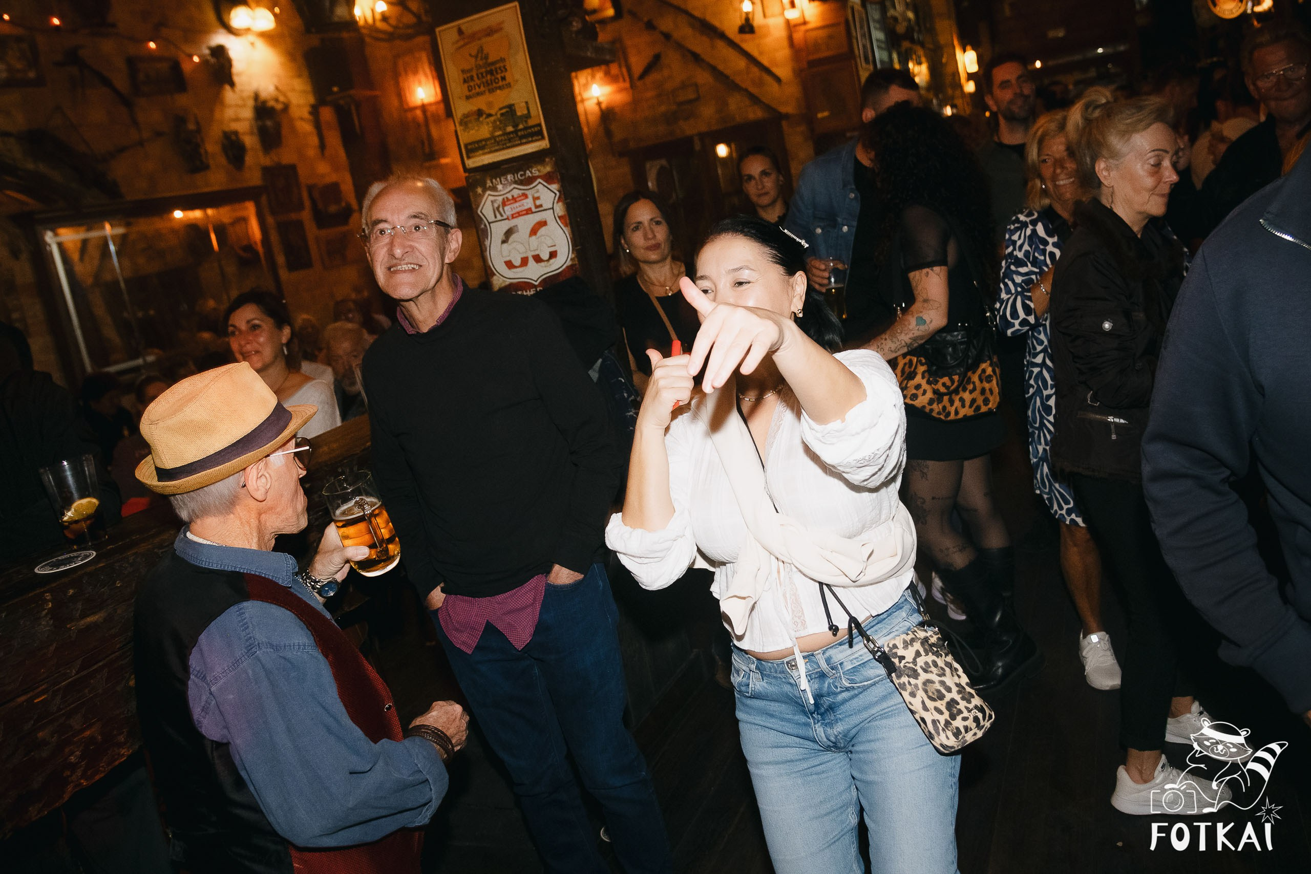 Фоторепортаж JAM Night в El Paso Bar, Torrevieja — живая музыка и атмосфера Коста-Бланки | FOTKAI