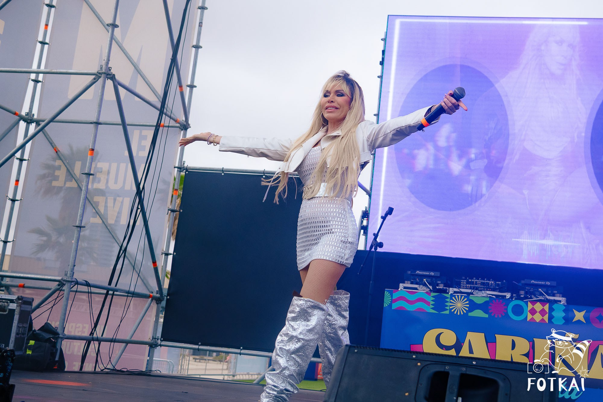 Cariña La Fiesta 2.0 — Fotos del evento en El Muelle Live, Alicante, 2026 | FOTKAI