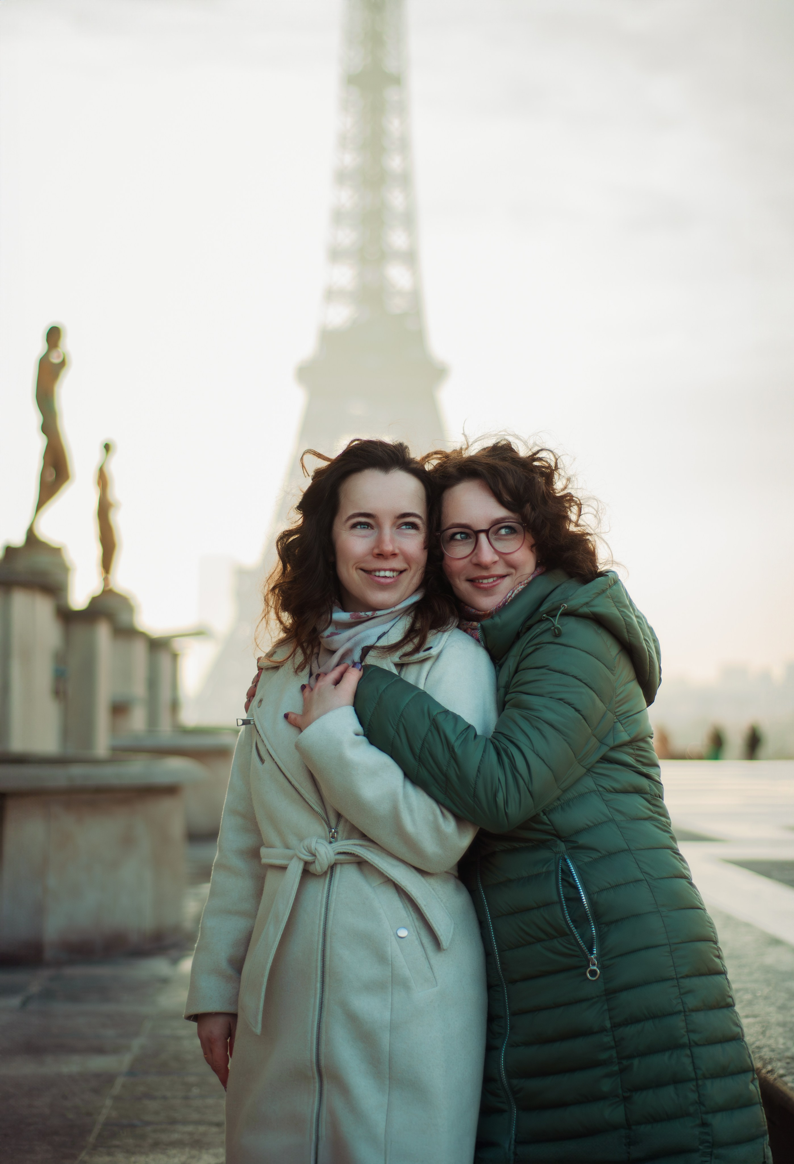 Фотосессия с подругой в Париже. Фотограф в Париже Полина Осипова