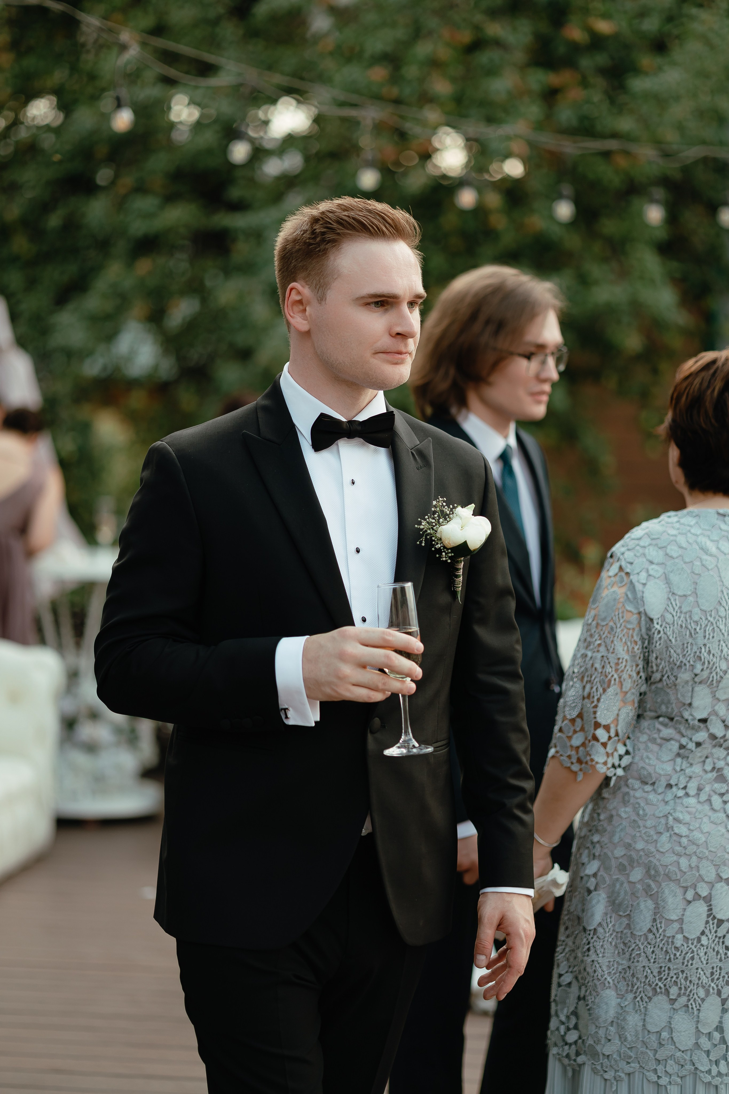 Thomas & Suyumbika. Главная