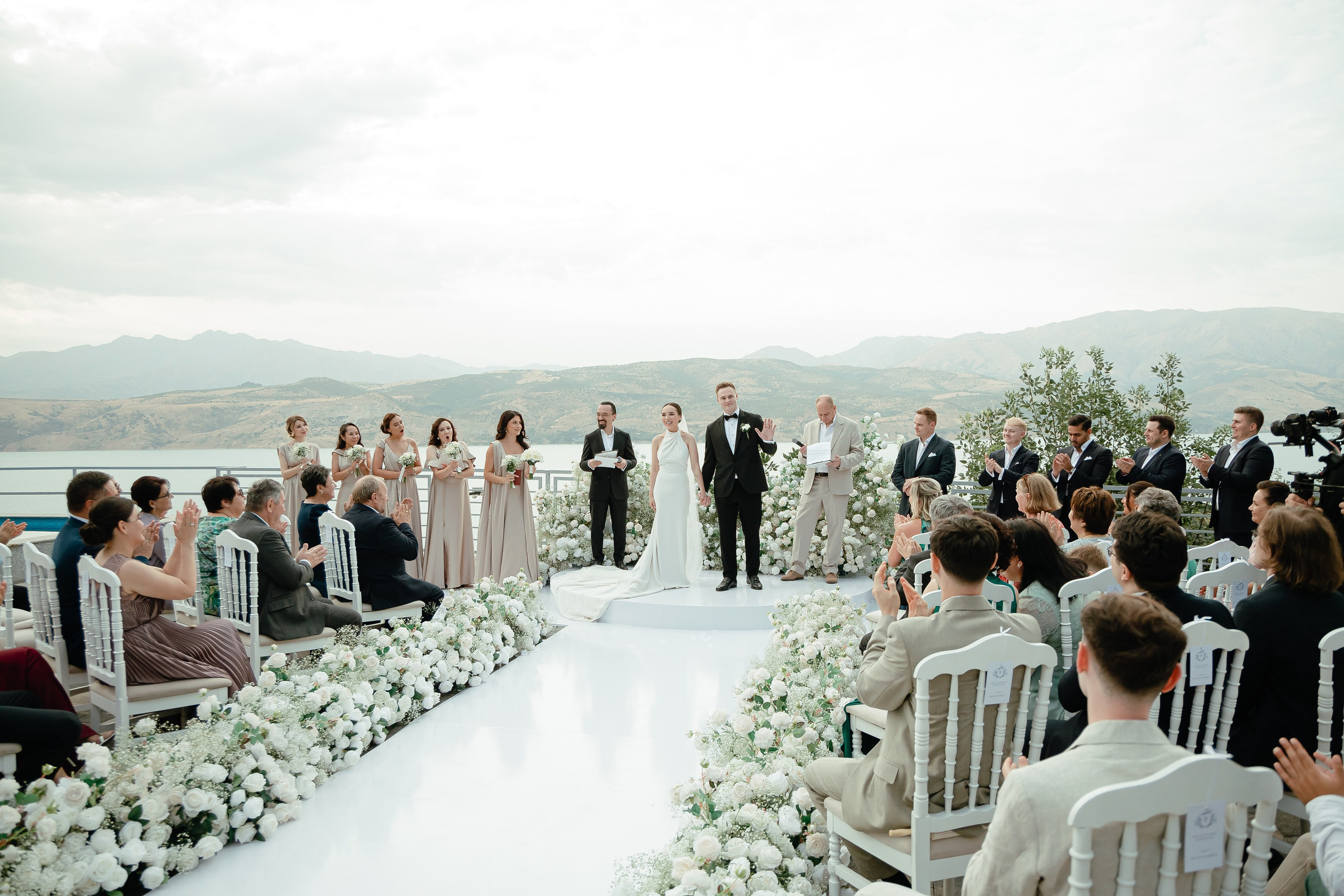 Thomas & Suyumbika. Главная