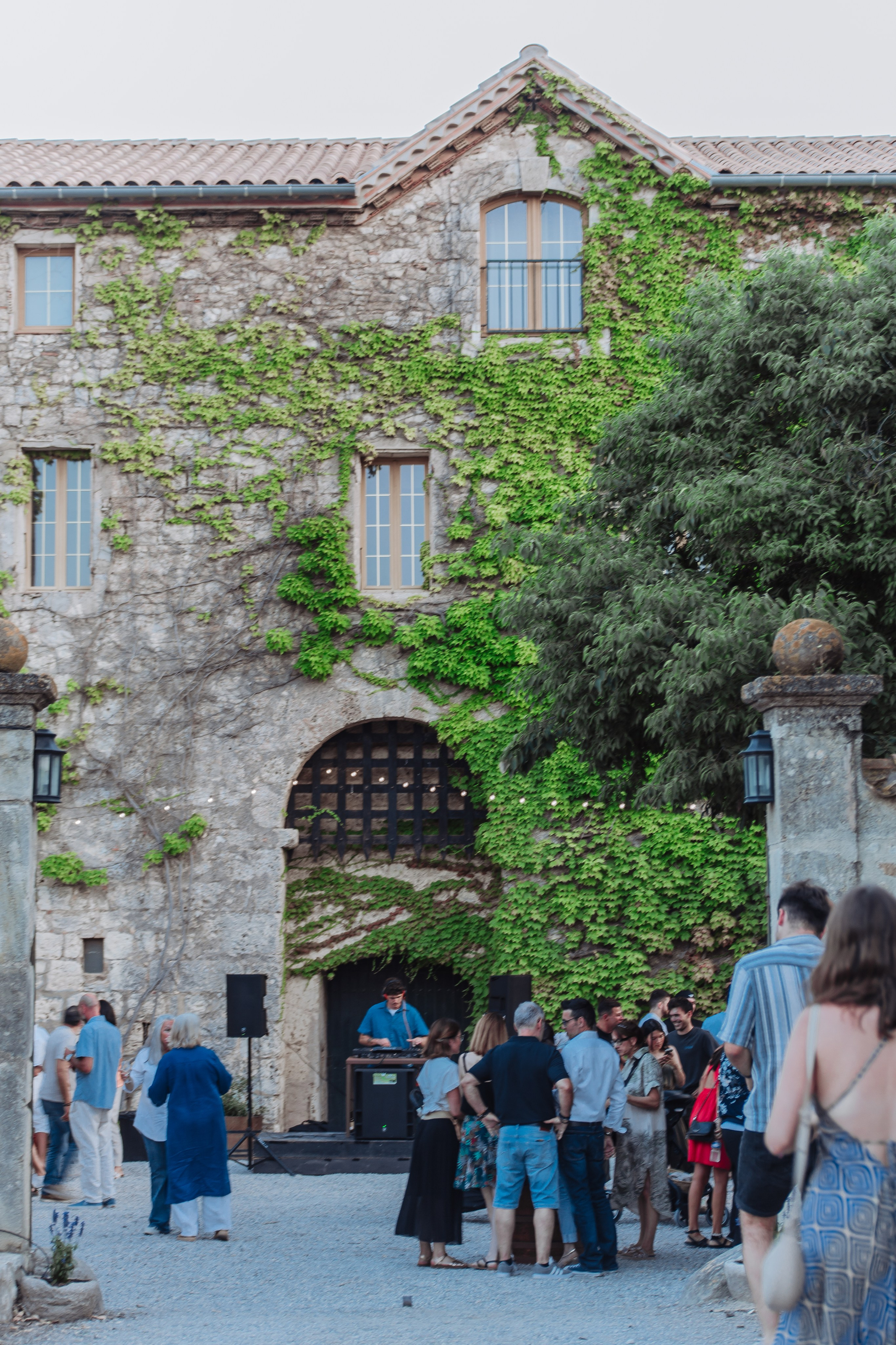Reportage de fête au Château Prat de Cest. Professional Photographer in France | Poitiers, Tours & Châtellerault | Portrait, Family, Corporate & Wedding Photography