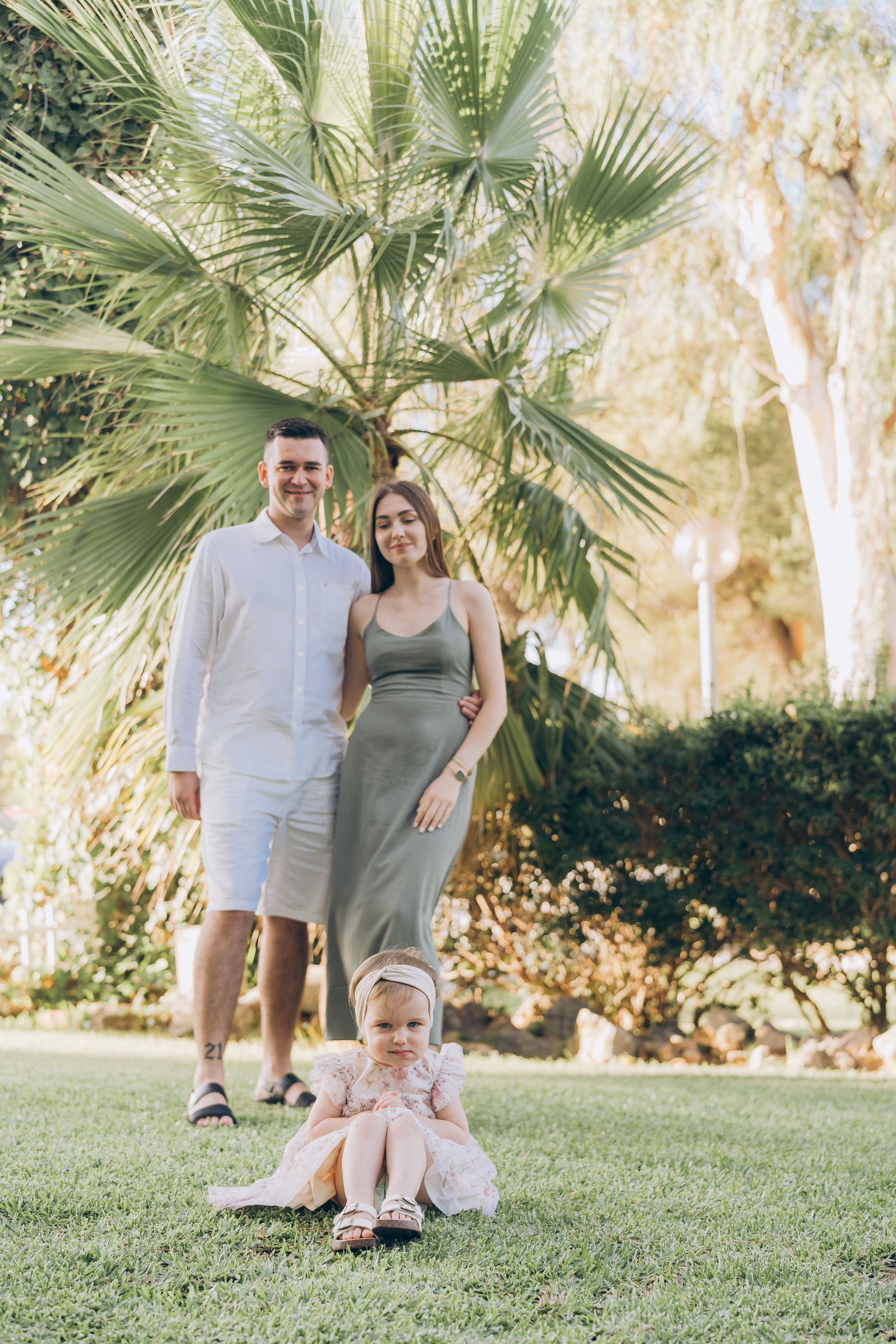 Sophisticated Tanya with her daughter and husband. Фотограф у Пальма де Майорка