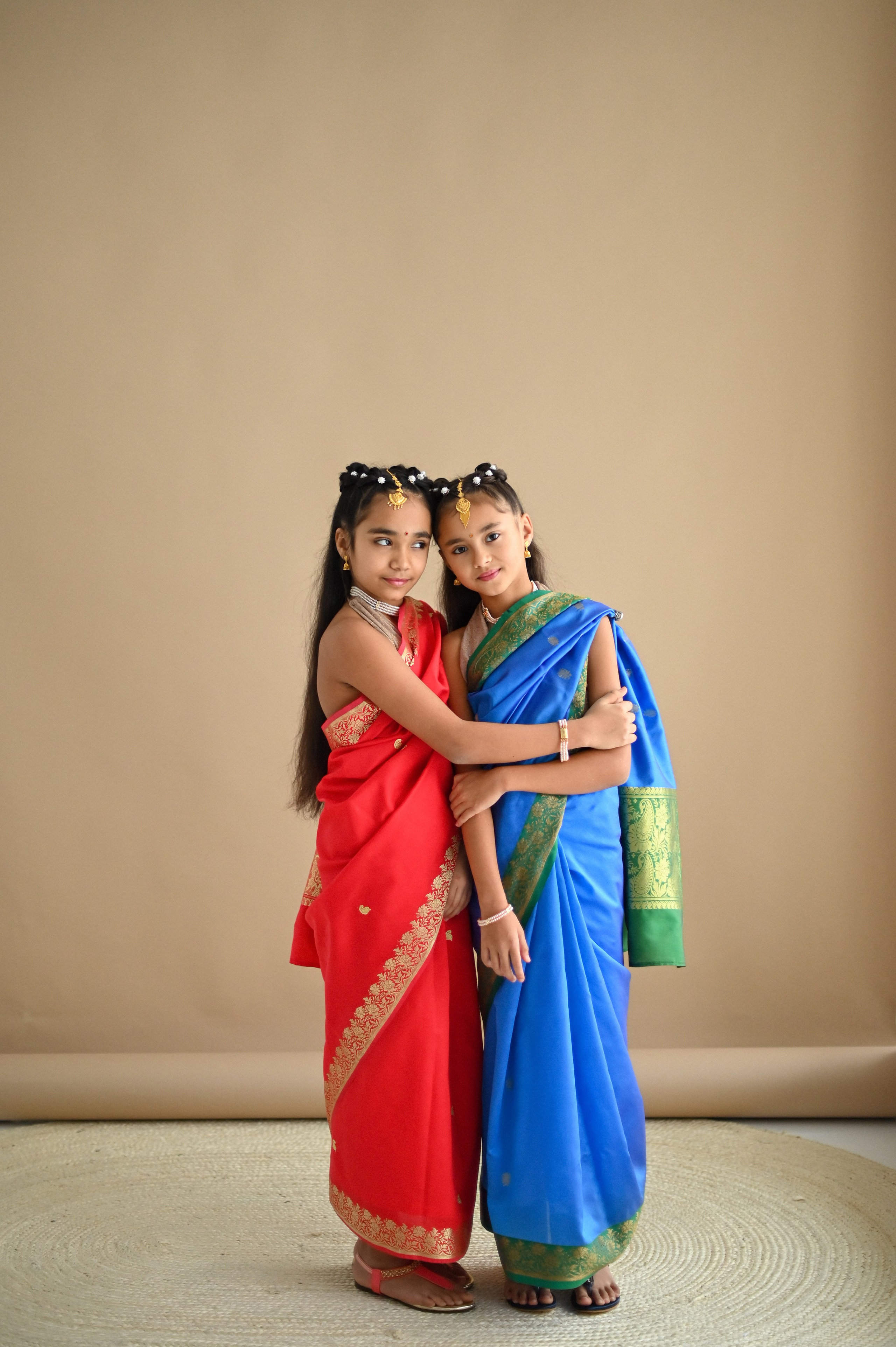 Сестры. Детский и семейный фотограф в финляндии дина пулкка. контент фотограф