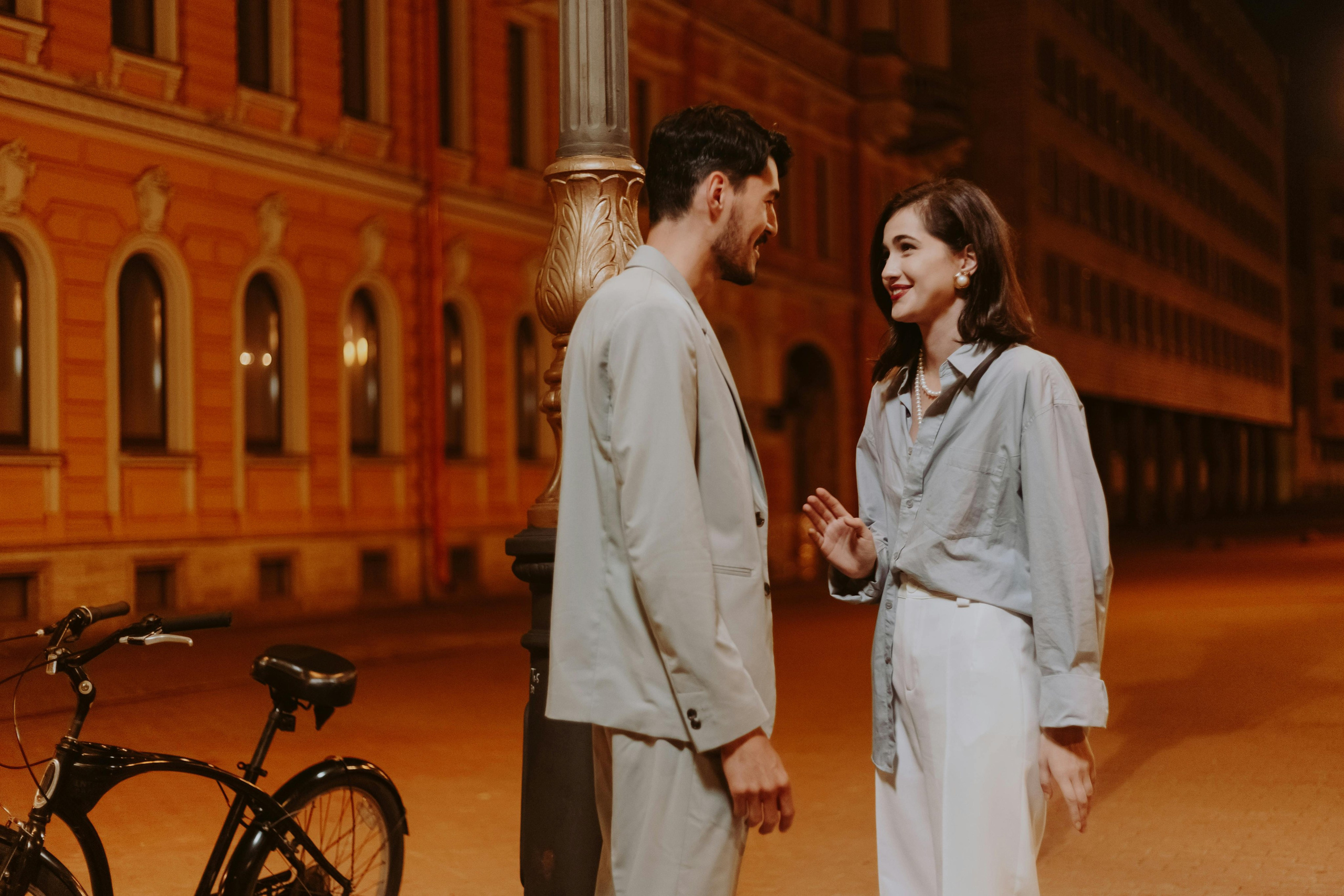 Noah & Lily: romantic city photowalk. Alice Bell — Wedding photographer in New York