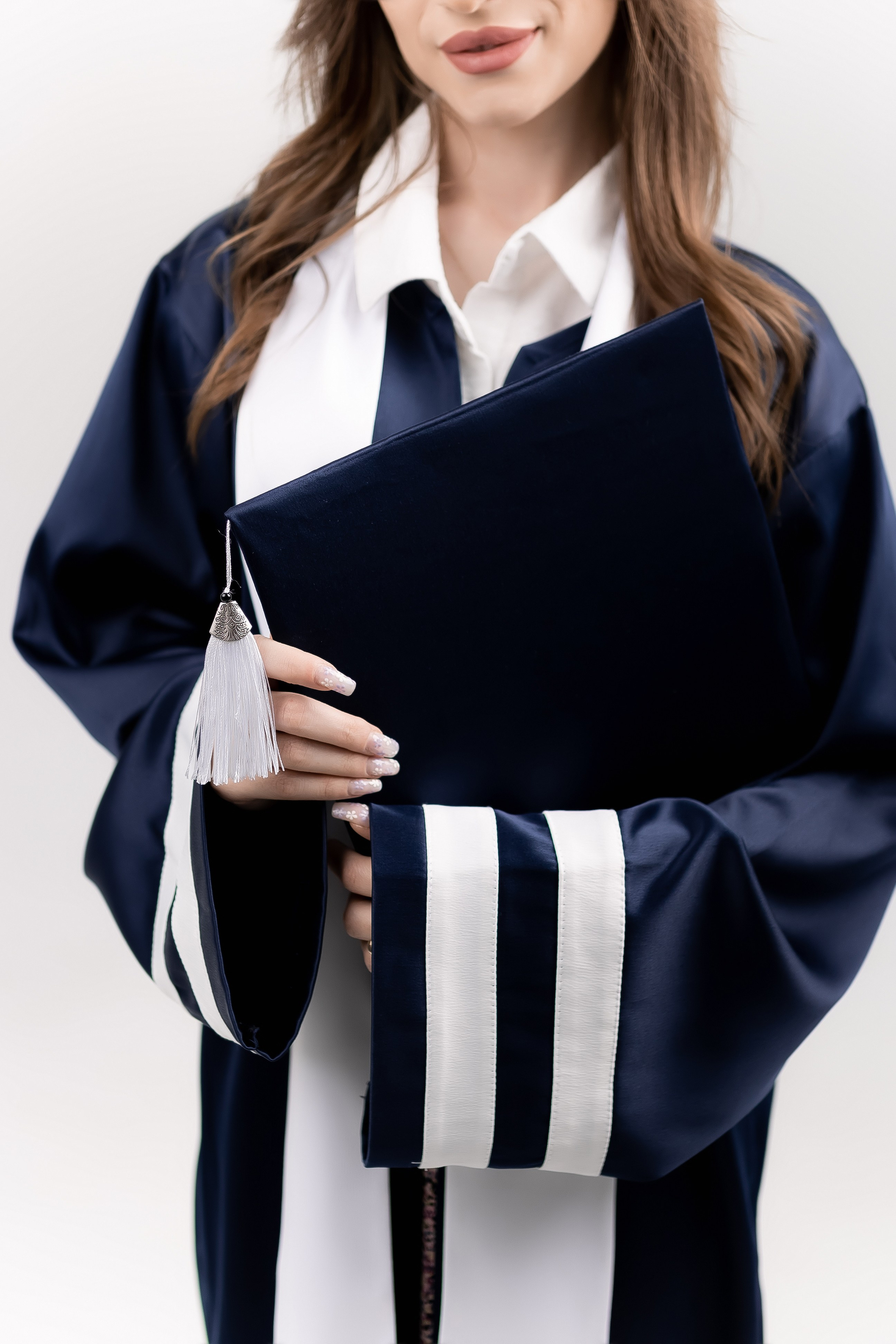 Premium mezun xalati, qara mezun geyimi, ag mezun libasi, qirmizi sarfli mezun paltari, mezun aksesuarlar, mezun papaqlari, mezun lentleri, mezun hediyyeleri, mezun fotosessiya geyimleri, mezun cekilisi ucun geyimler, mezun tedbirleri ucun aksesuarlar, mezun geyimlerinin icare ve satisi, premium mezun libaslari, mezun geyimleri online sifaris, mezun geyimleri Bakida, mezun geyimleri qiymetleri, mezun geyimleri modelleri, Mezun cekilisi, mezun fotosessiyasi, mezun cekilisi ucun geyimler, mezun mantiyasi cekilisi, mezun fotosessiya ideyalari, mezun gunu fotosessiya, mezun xatireleri, mezun papaqlari ile fotosessiya, mezun lentleri ile cekilis, ferdi mezun fotosessiyasi, qrup mezun cekilisi, mezun fotosessiya mekani, mezun ucun ideal cekilis fonlari, mezun fotosessiya aksesuarlari, mezun albomu sekilleri, mezun cekilisi poza ideyalari, universitet mezun fotosessiyasi, kollektiv mezun fotosessiyasi, mezun xalatlari ile cekilis, mezun mantiyasi fotosessiyasi, mezun geyimleri ile professional cekilis, mezun tebrik fotosessiyasi, en yeni mezun cekilis trendləri, mezun fotosessiya xidmetleri, premium mezun cekilisi, mezun cekilisi ucun dekorlar, mezun fotosessiyasi aksesuarlar, mezun gunu en gozel fotolar, mezun cekilisi fotostudiya, bakida mezun fotosessiyasi, xaricde mezun cekilisi, mezun gunune ozel cekilis,Məzun mantiyaları, eksklüziv məzun geyimləri, ağ və qara məzun libasları, məzun üçün xüsusi şarf modelləri, məzun papağı və aksesuarları, fərdi dizayn məzun geyimləri, məzun tədbiri üçün ən yaxşı seçimlər, məzun fotosessiyası üçün ideal libaslar, məzun mərasimi geyimləri, keyfiyyətli məzun mantiyası, rahat və şık məzun geyimləri, məzun üçün lent və tac modelləri, məzun simvolik medalları, icarəyə verilən məzun libasları, məzun geyimlərinin sərfəli qiymətləri, onlayn məzun geyimi sifarişi, məzun paltarı mağazası, dəbli məzun geyimləri, premium məzun mantiyalarının satışı, universitet məzunları üçün mantiyalar, kollektiv məzun geyimləri, məktəb məzunları üçün geyimlər, diplom mərasimi üçün geyimlər, fərqli rəngdə məzun libasları, ən yeni məzun geyimləri, rahat və premium məzun geyimi seçimləri, Bakıda məzun geyimi mağazası, məzun üçün ən yaxşı libaslar, məzun dünyası, mezun dunyasi, mezun geyimleri