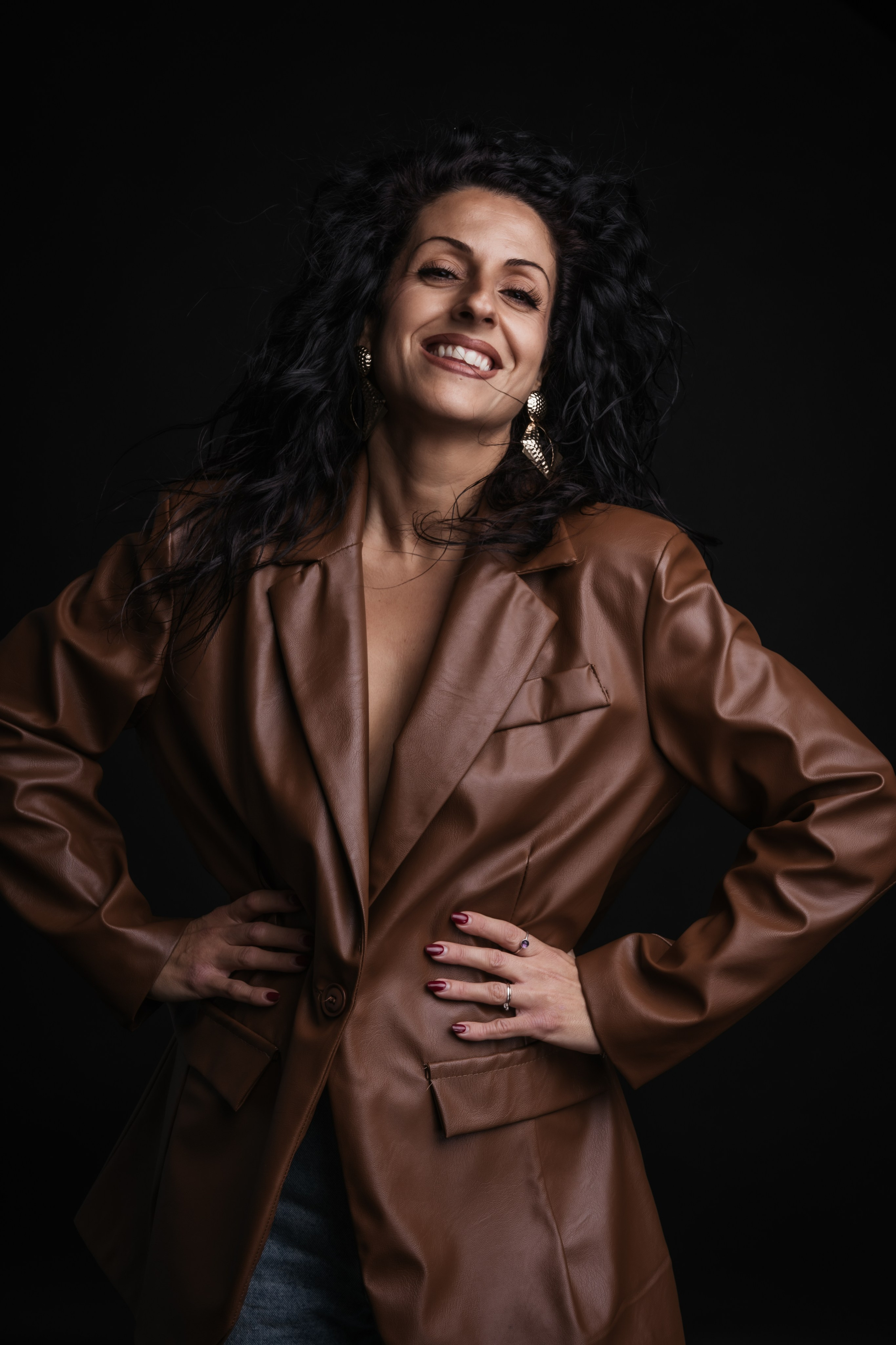 Ritratti Artistici | Esplorazione di Espressioni e Identità. Fotografa maternity, family e business a Pomezia e Roma – Simona Henkel