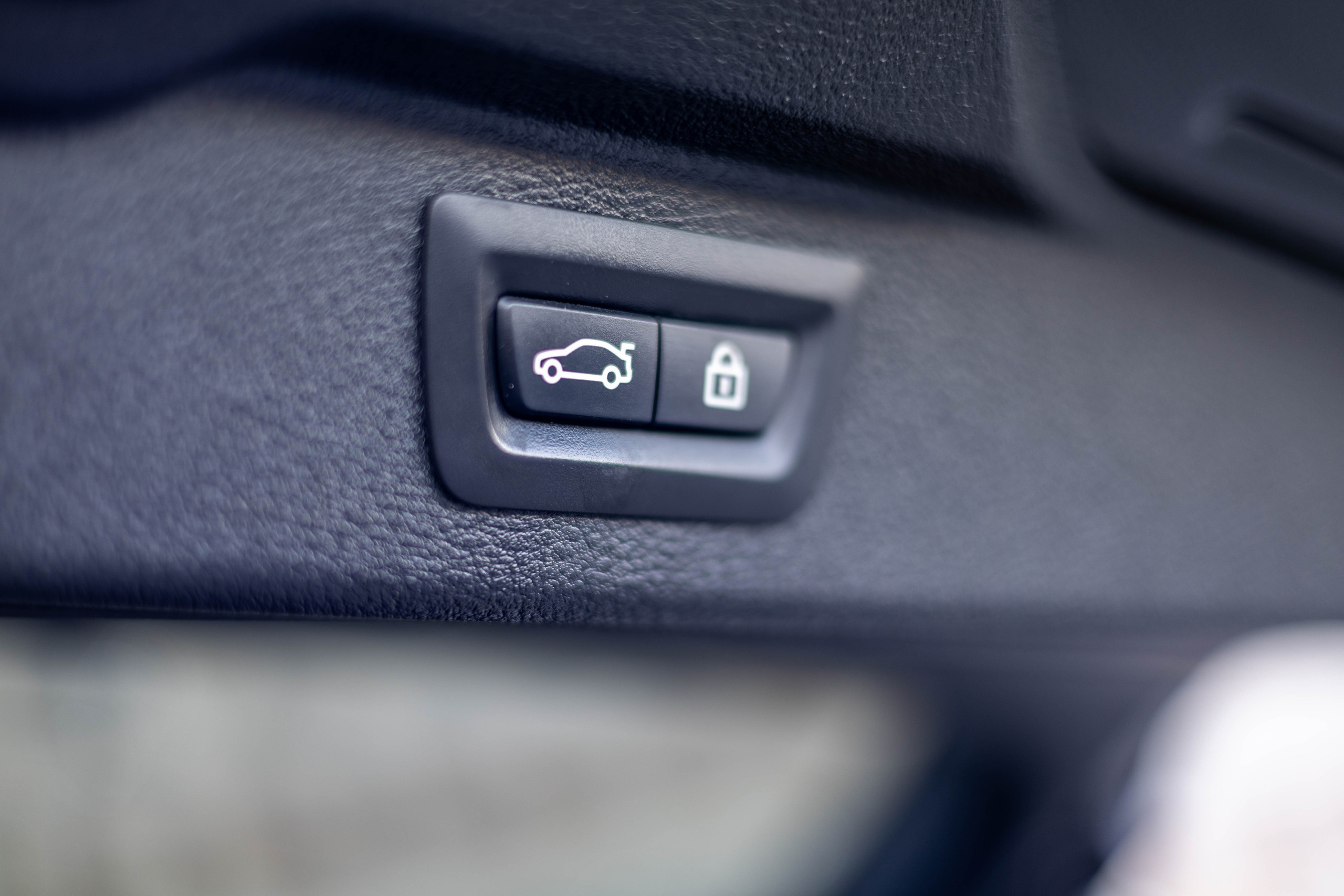 Детальная съемка салона авто для онлайн-объявления