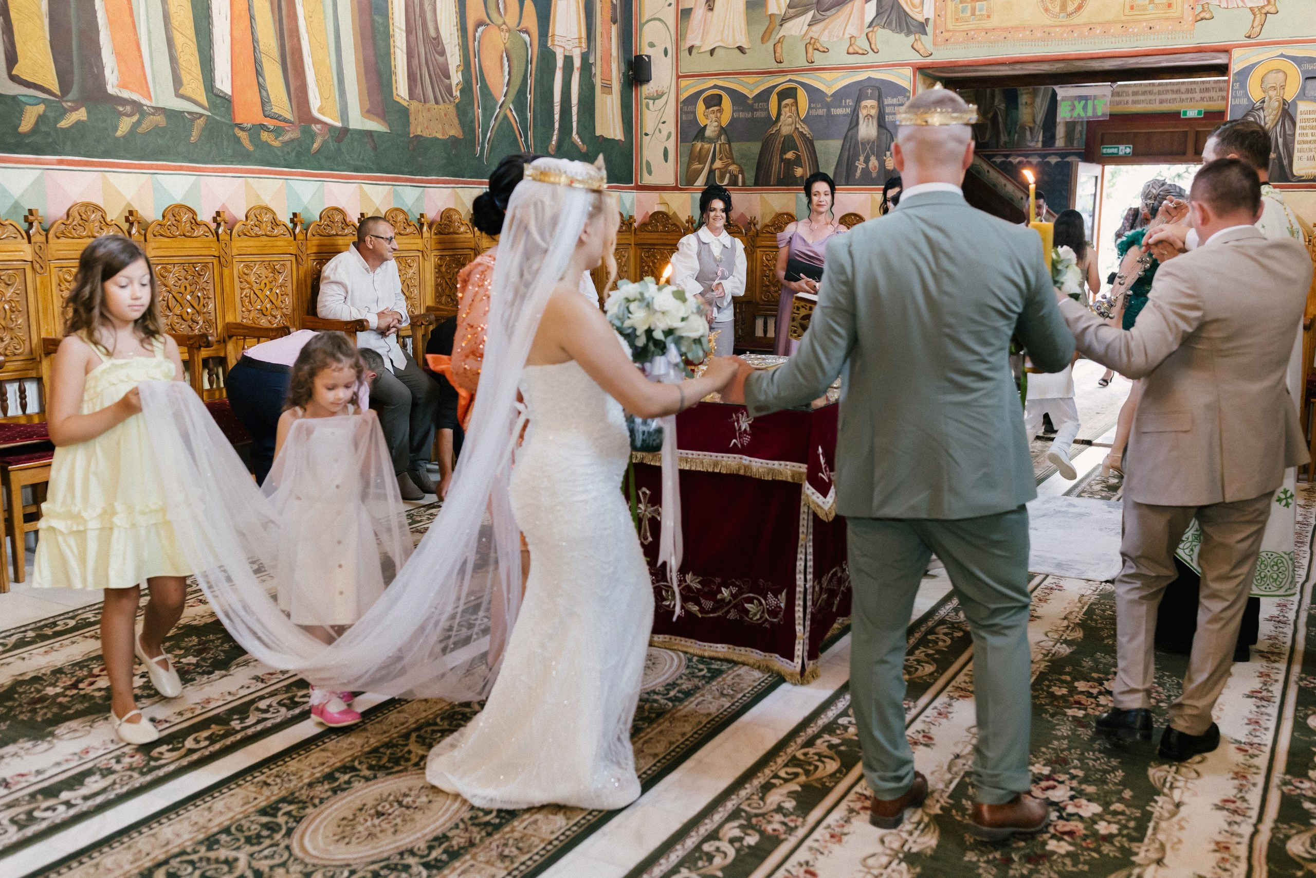 - mireasă Lavinia pregătire casa părintească Hârlău- mire Mihai pregătire Flămânzi cavalerii de onoare- fotograf nuntă Casa Jorovlea- ședință foto miri Mihai și Lavinia- nuntă elegantă Casa Jorovlea- fotografie de nuntă naturală România- domnișoare de onoare pregătire mireasă- emoții nuntă biserică- dansul mirilor Casa Jorovlea* fotograf profesionist nuntă Botoșani Iași* fotografie documentară de nuntă- familie și prieteni la nuntă- nași Mihai și Nicoleta nuntă- portret mireasă în lumină naturală- petrecere nuntă Casa Jorovlea- Nuntă Mihai și Lavinia – momente emoționante din ziua nunții, pregătirile mirilor în Hârlău și Flămânzi, ceremonia religioasă și ședința foto realizată de  AlinoFotoStudio -  Mireasa Lavinia în timpul pregătirilor la Hârlău-  Mihai pregătit de cavalerii de onoare în Flămânzi - Ceremonia religioasă a mirilor Mihai și Lavinia-Ședință foto romantică de nuntă Mihai și Lavinia - Dansul mirilor la petrecerea de nuntă -  fotograf nuntă Iași-  fotograf nuntă Botoșani- wedding photography Romania- AlinoFotoStudio - AlinoFotoStudio - Alin Chirilă fotograf - fotograf Botoșani - fotograf Iași - fotograf Hârlău - fotograf Bacău - fotograf Suceava - fotograf București - fotograf Neamț - servicii foto video - fotograf evenimente - fotograf nuntă - fotograf botez - wedding photographer Romania - ședință foto nuntă - fotografie de eveniment - wedding photography - fotografie profesională - fotograf profesionist România- povestitor prin fotografie, servicii foto - video -profesionale