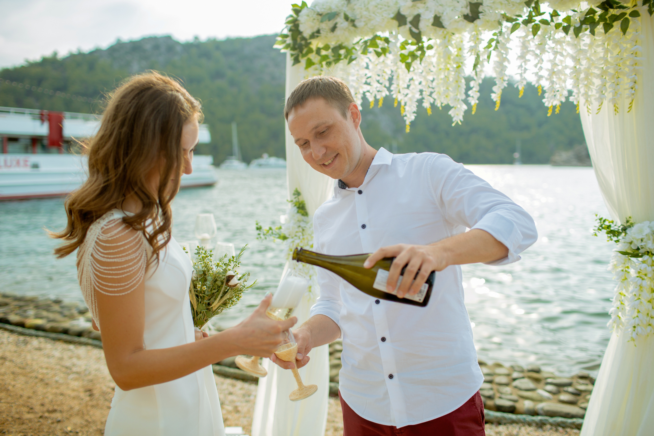 Выездная свадебная церемония в бухте. Фотограф в Каппадокии / Julia Ganch