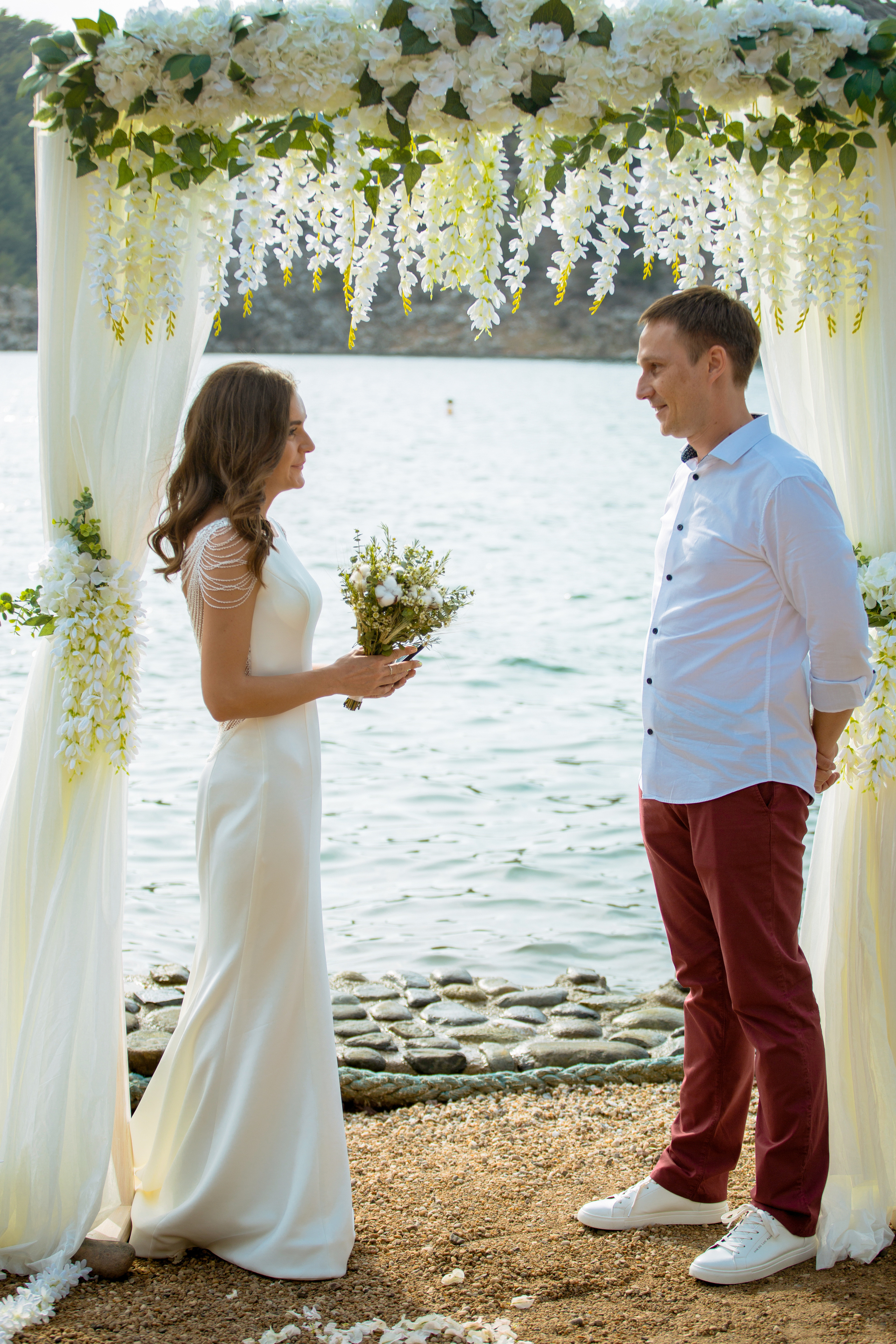 Выездная свадебная церемония в бухте. Фотограф в Каппадокии / Julia Ganch