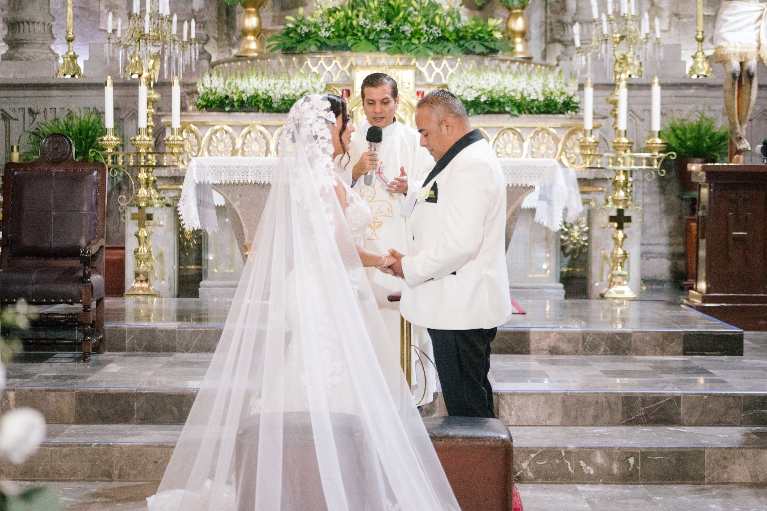 Alejandra y Salvador. Principal