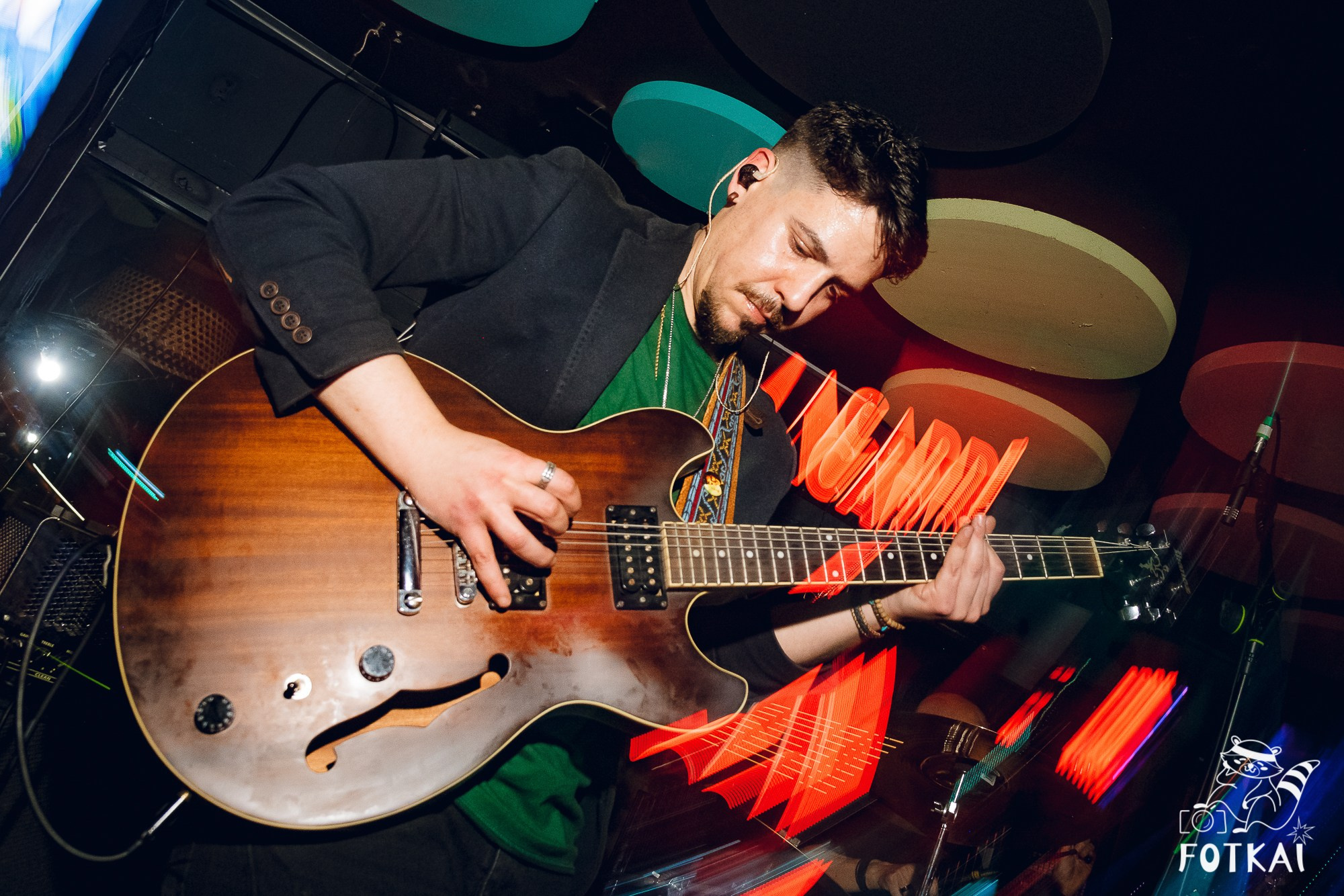 Концерт Delyrio в Confetti Playa Alicante — живое выступление группы, февраль 2026 | FOTKAI