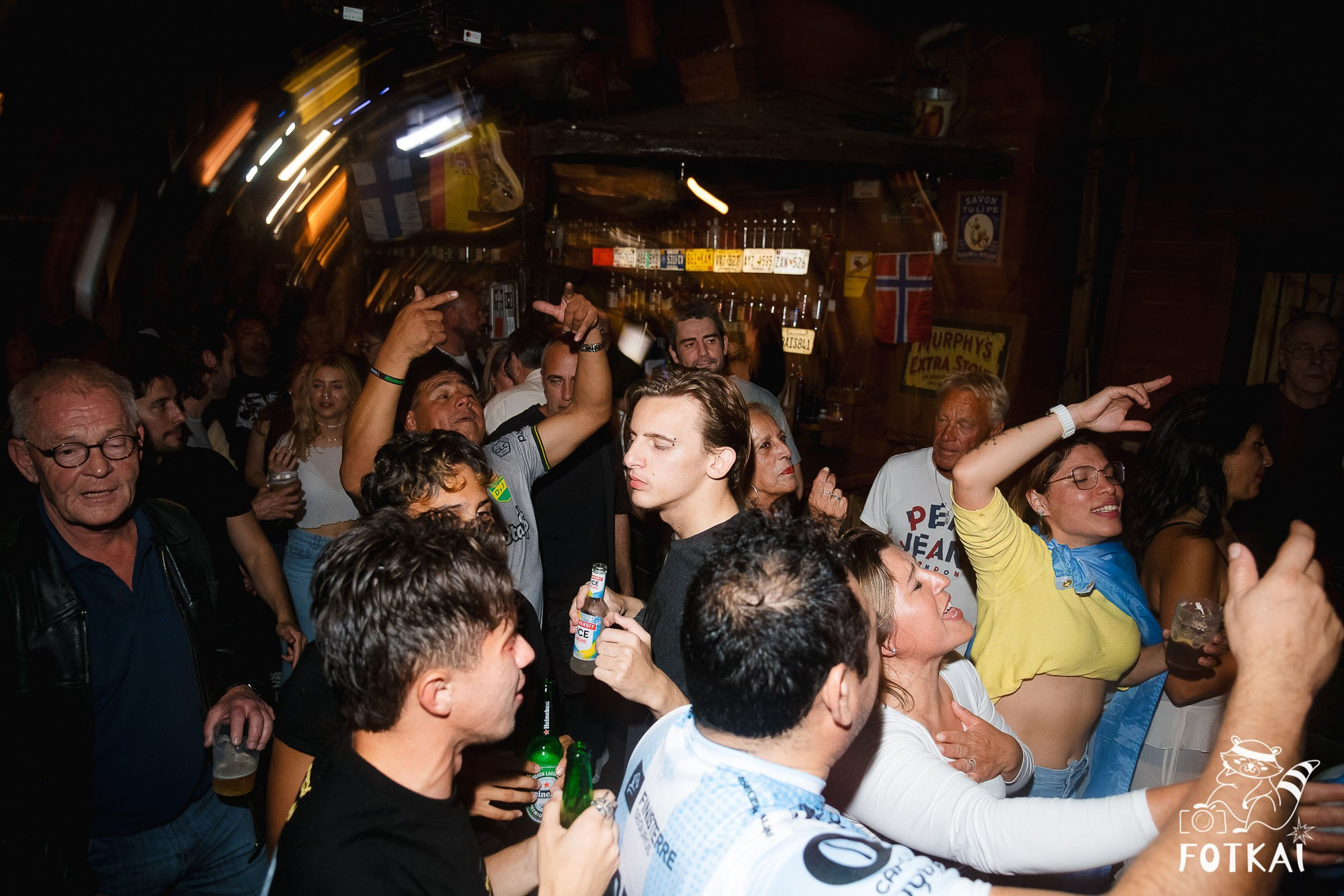 Los Ekilibristas de la Cuerda Floja — Фото с концерта в Торревьехе, 2026 | FOTKAI