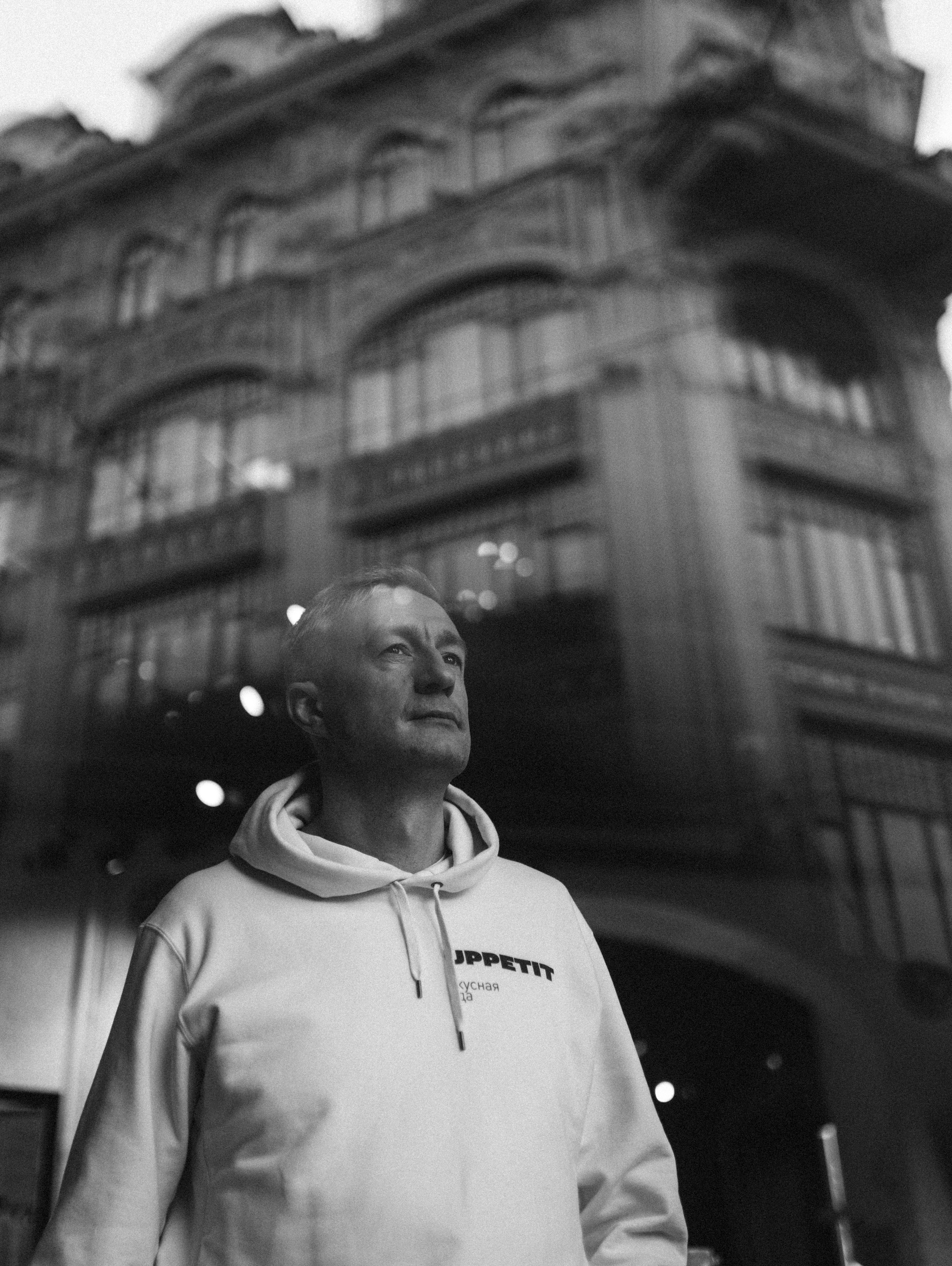 2024. Стрит-фотография, полная абсурда, идиотизма и красоты