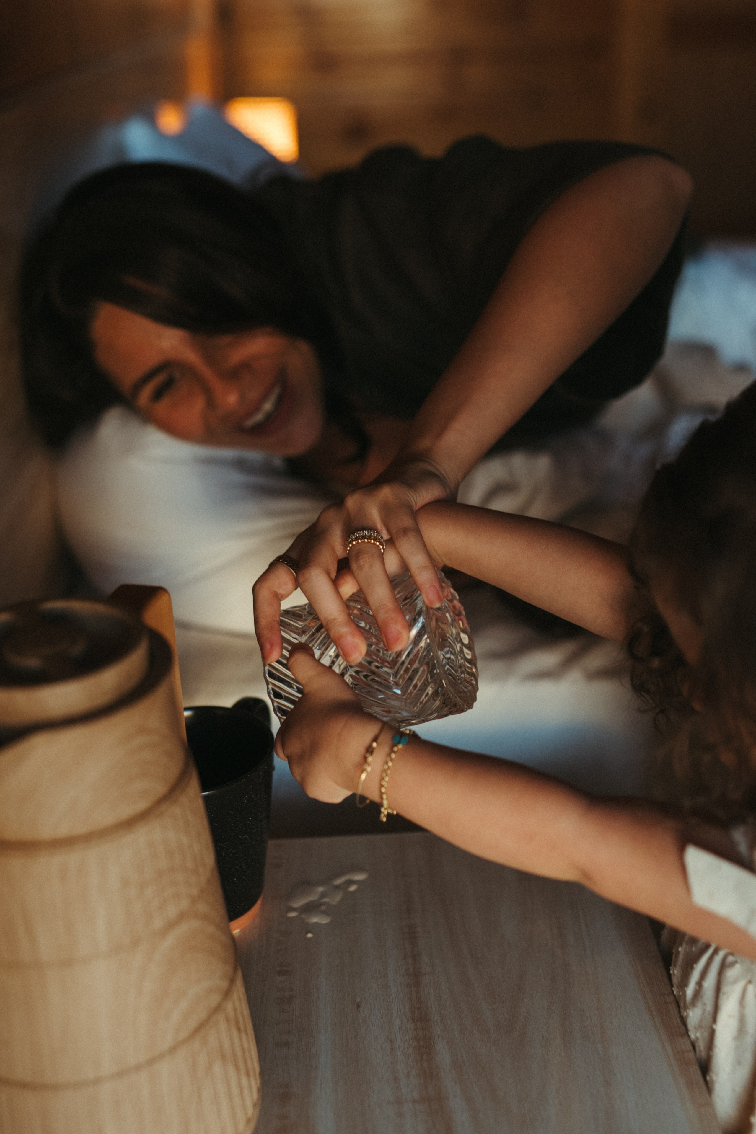 Amnah with daughters. Family photographer in Saudi Arabia