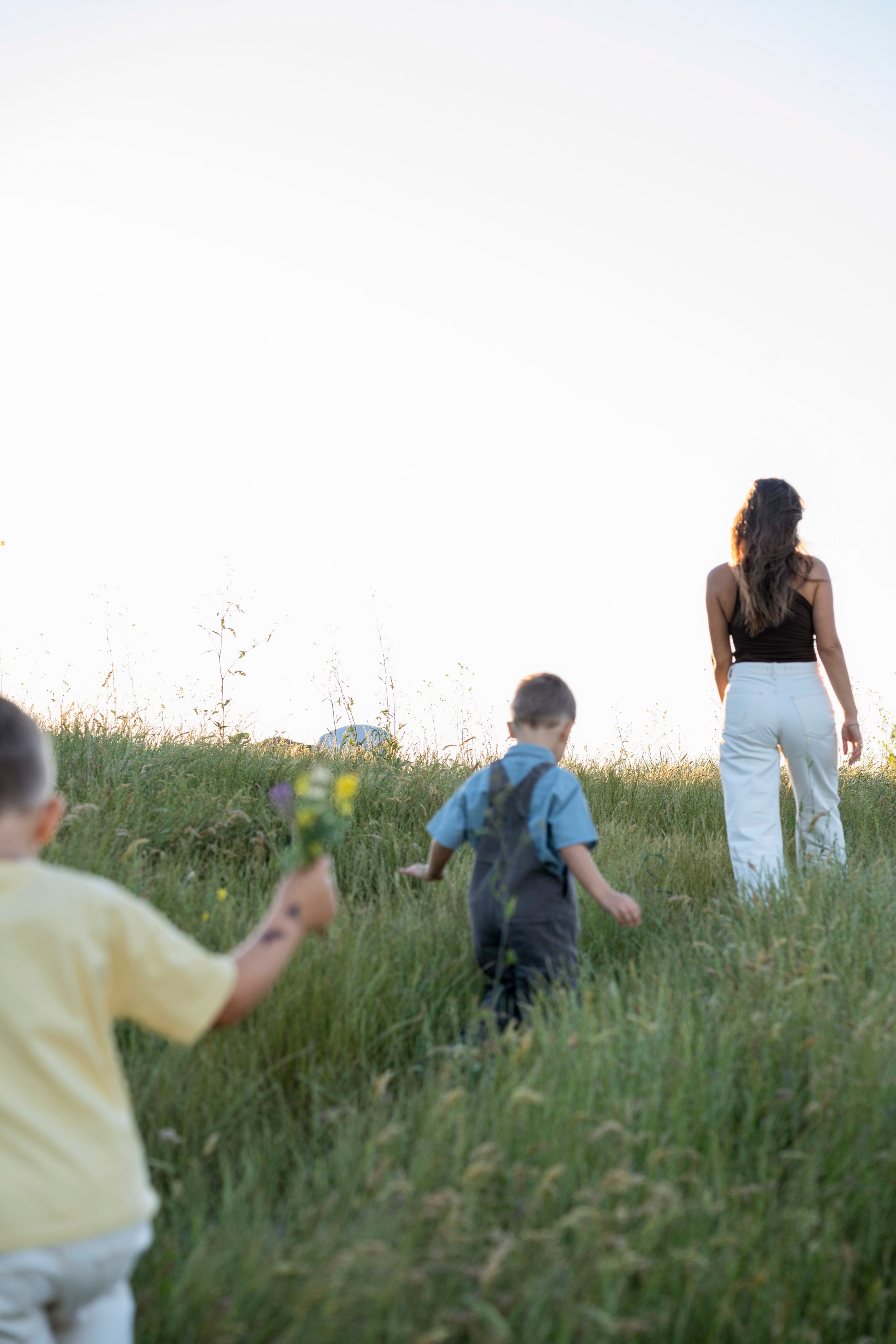 Lifestyle family session, candid family moments, outdoor family portraits, family photo shoot, natural family photos, kids and parents. Bay Area Photographer: family, maternity, love story, wedding