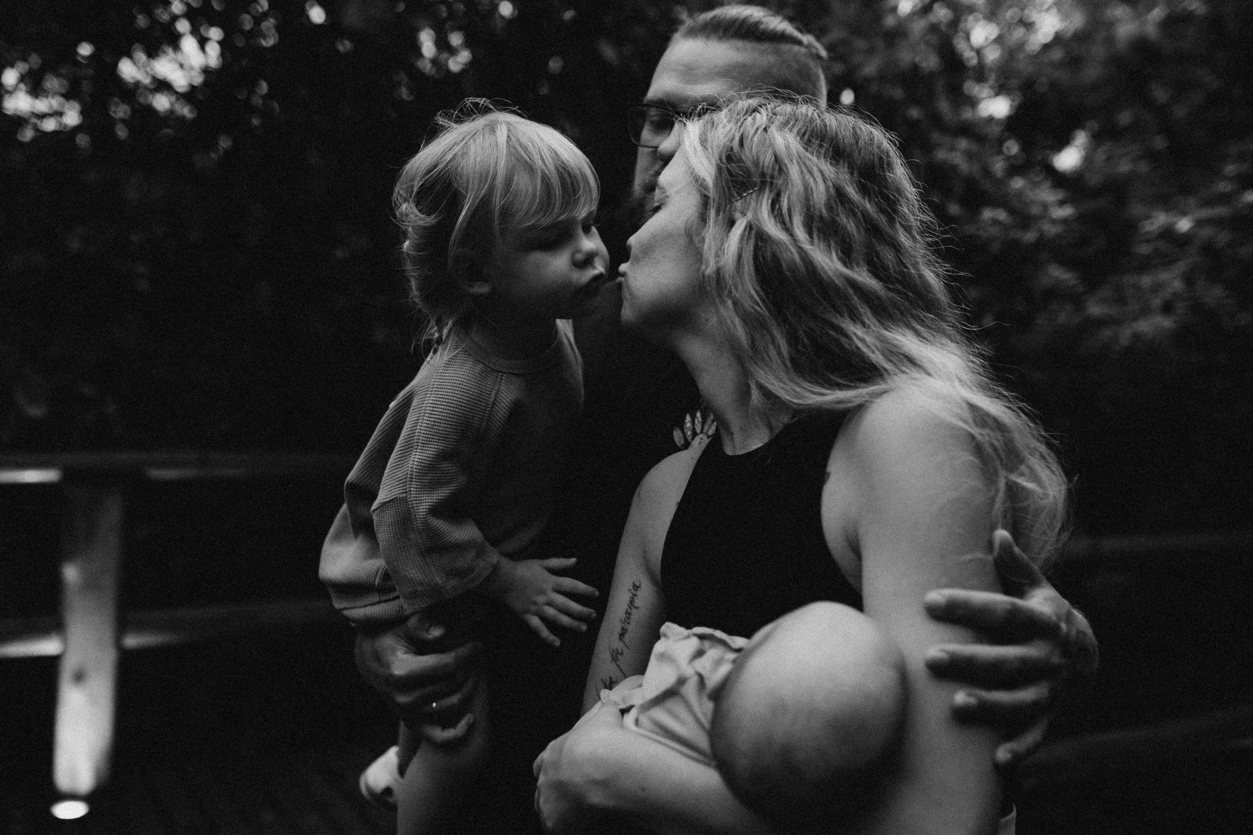 Gentle waves of family Love. Fotografa documental de familia e nascimento em Florianópolis SC Daria Ermolaev