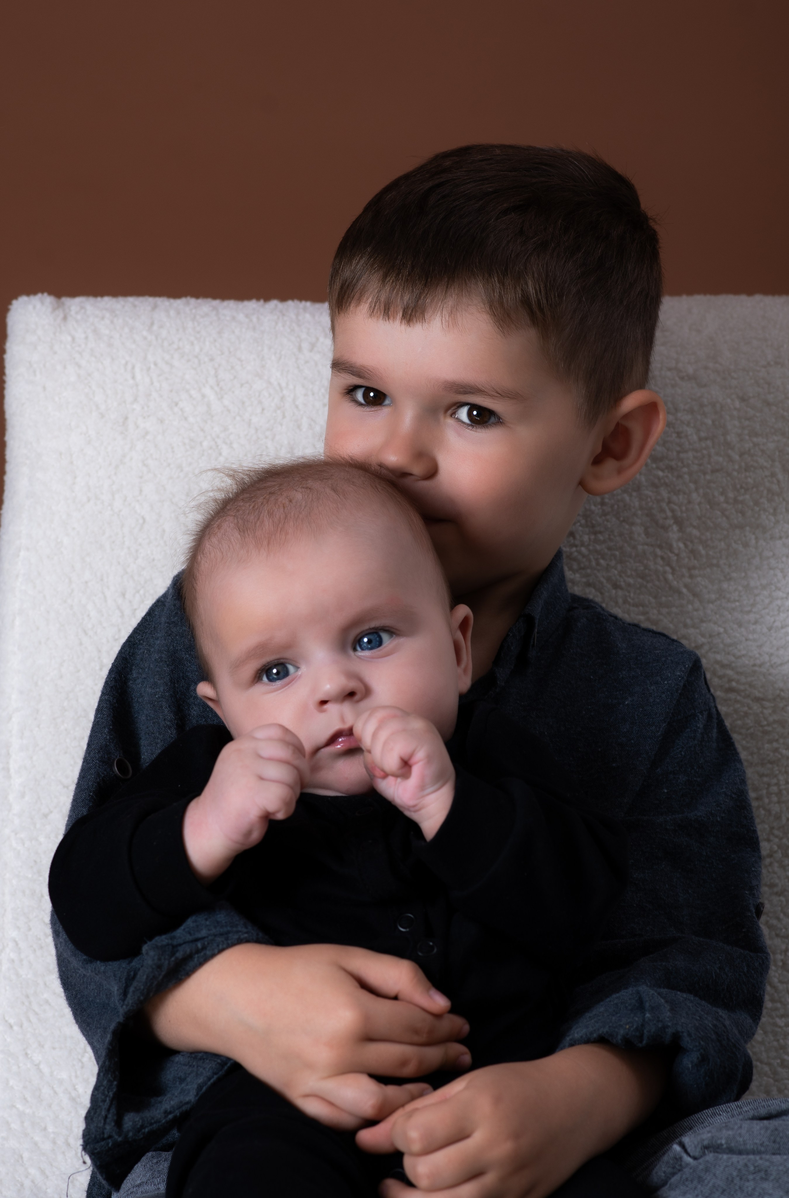 Живые эмоции, объятия, радость и искренние моменты Ваших поколений. Я — семейный фотограф в Анталии, создаю тёплые и естественные фотографии для Вашей семьи