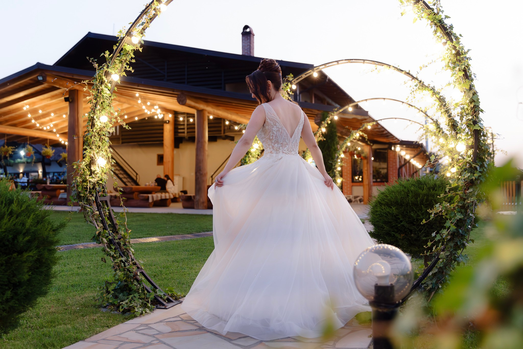 Ioana & Ionuț | Nuntă de poveste la Păstrăvăria Poiana din Mălini județul Suceava. Servicii foto-video profesionale, pentru momente de neuitat