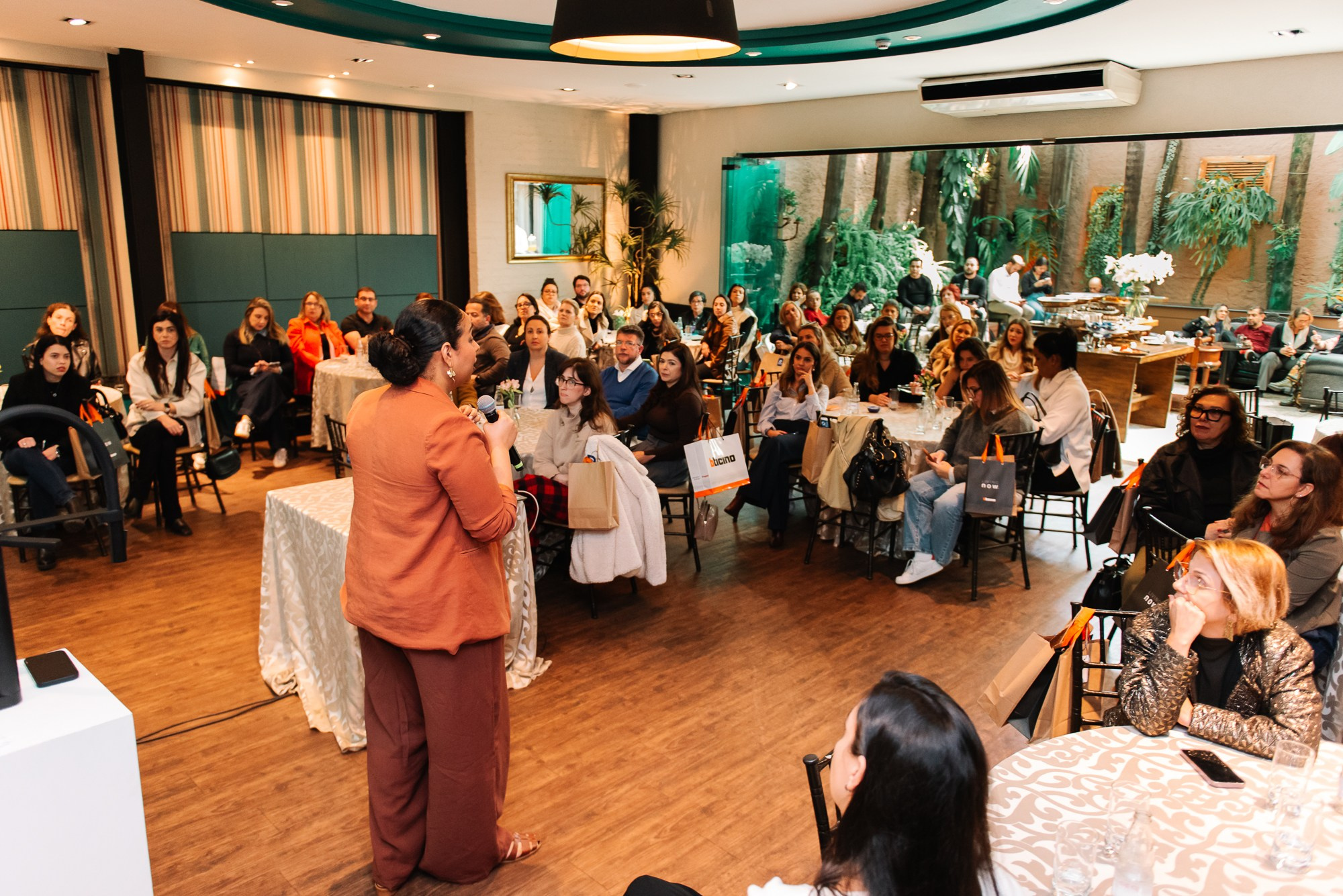 Café + Conteúdo | Casa Pinezi. 78 Imagens