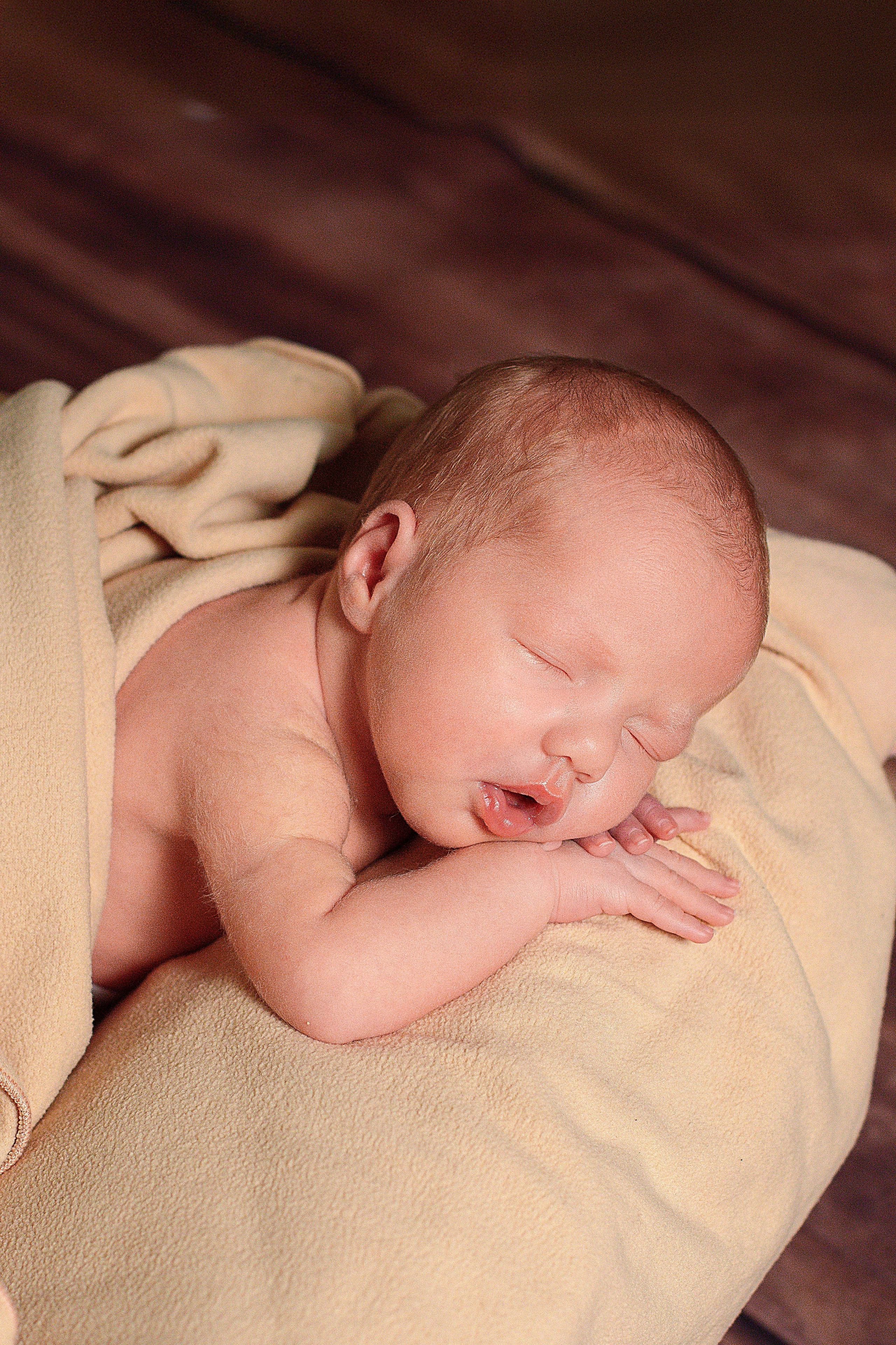 Newborn классическая. Детский и семейный фотограф в г. Бельцы