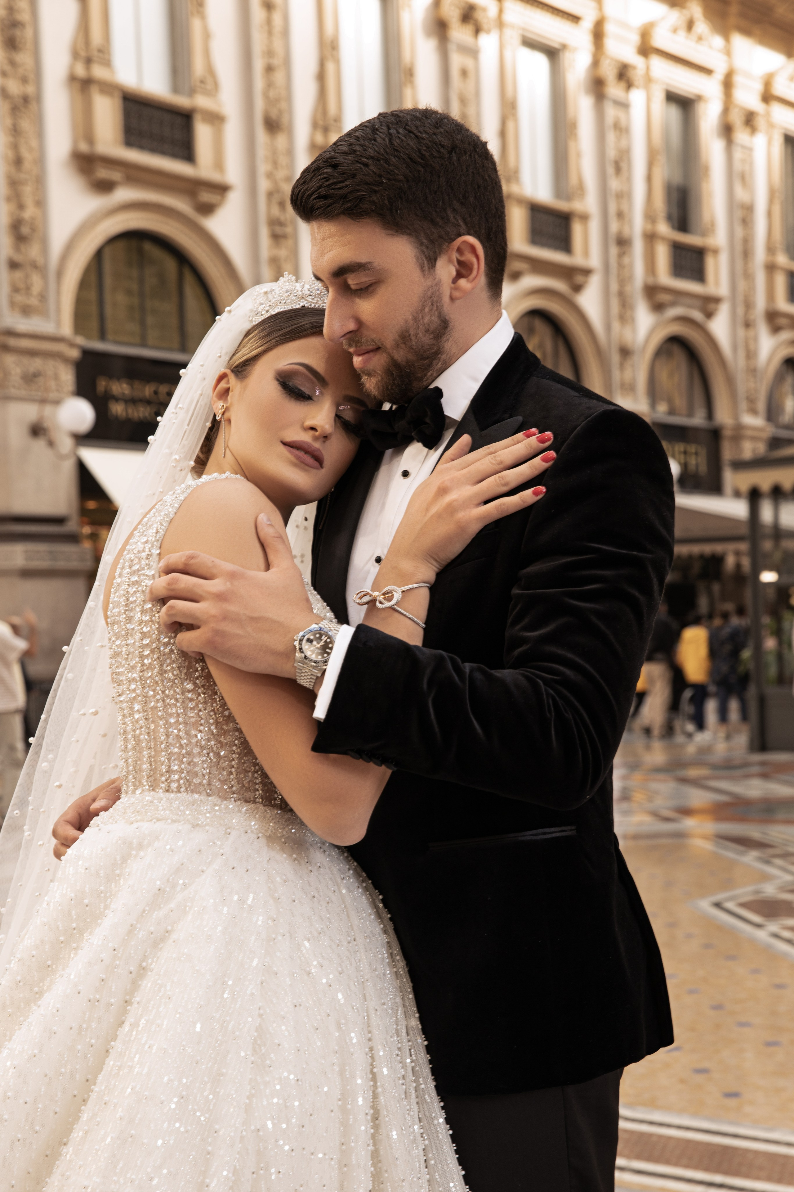 WEDDING. Photo and video production. Editing & retouching services. Training