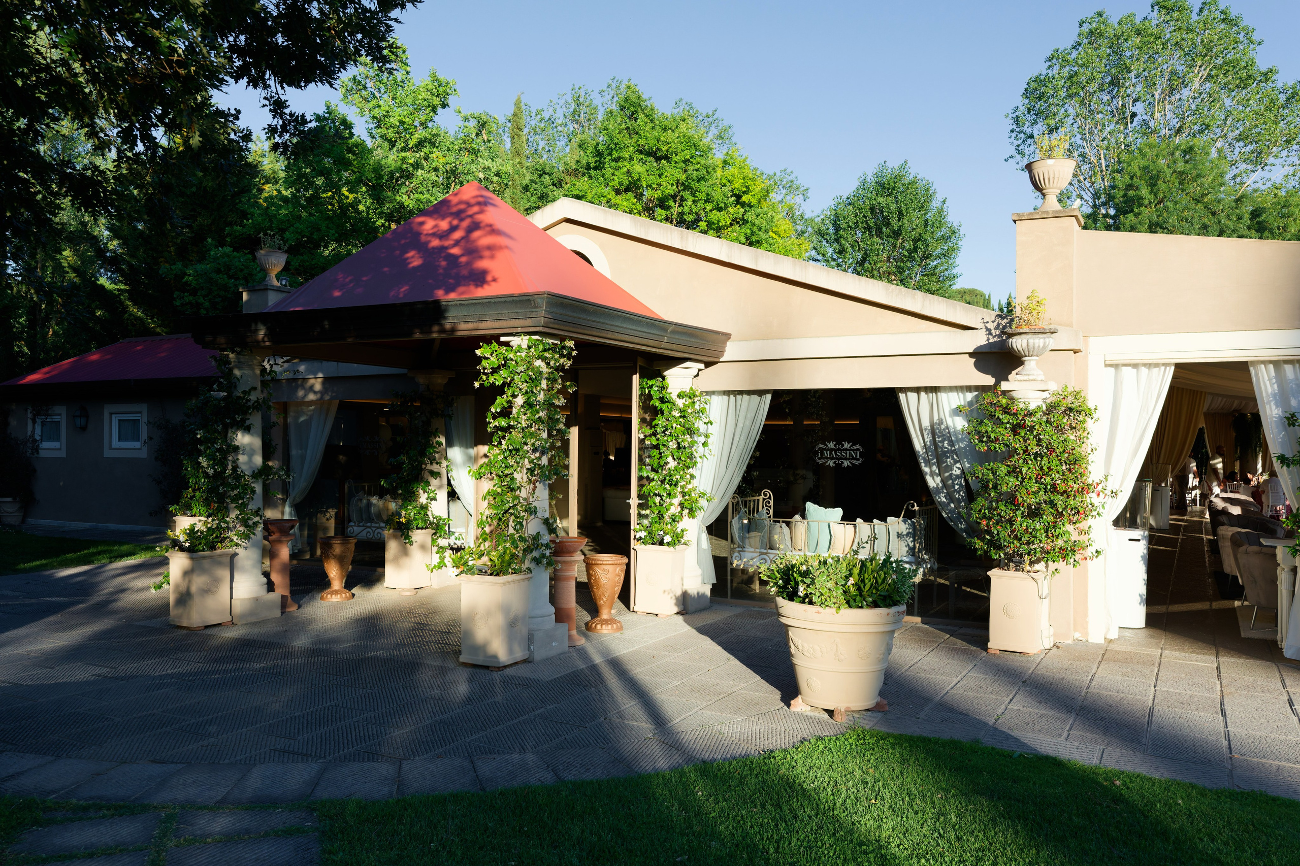 Pizza Party at Tenuta Massini, Florence, Italy. Destination Wedding Photographer — Nikita Burtsev