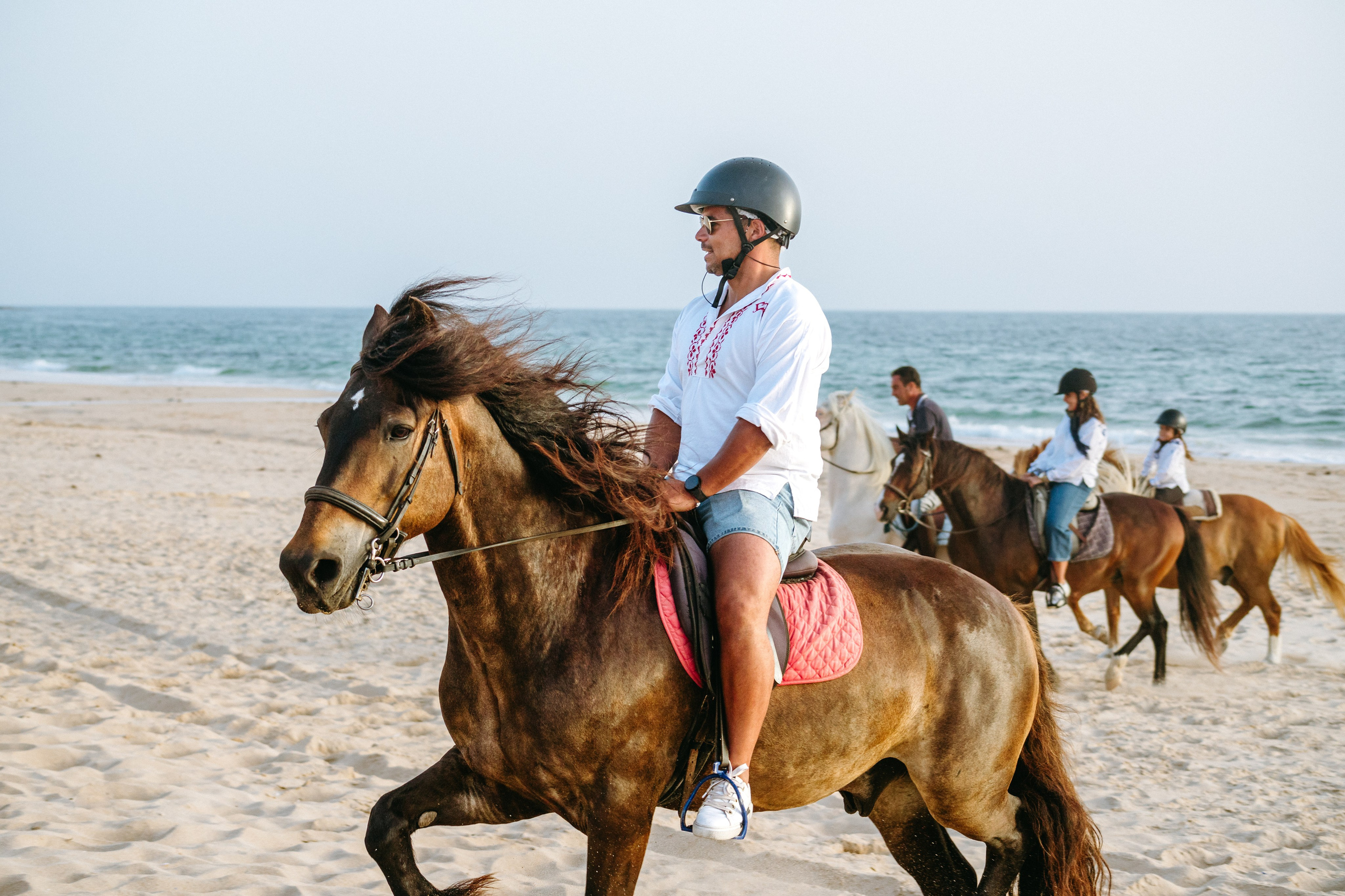 Marlene & Tiago com filhos. Passeios a Cavalo na Praia Peniche | Eco Salgados Agroturismo