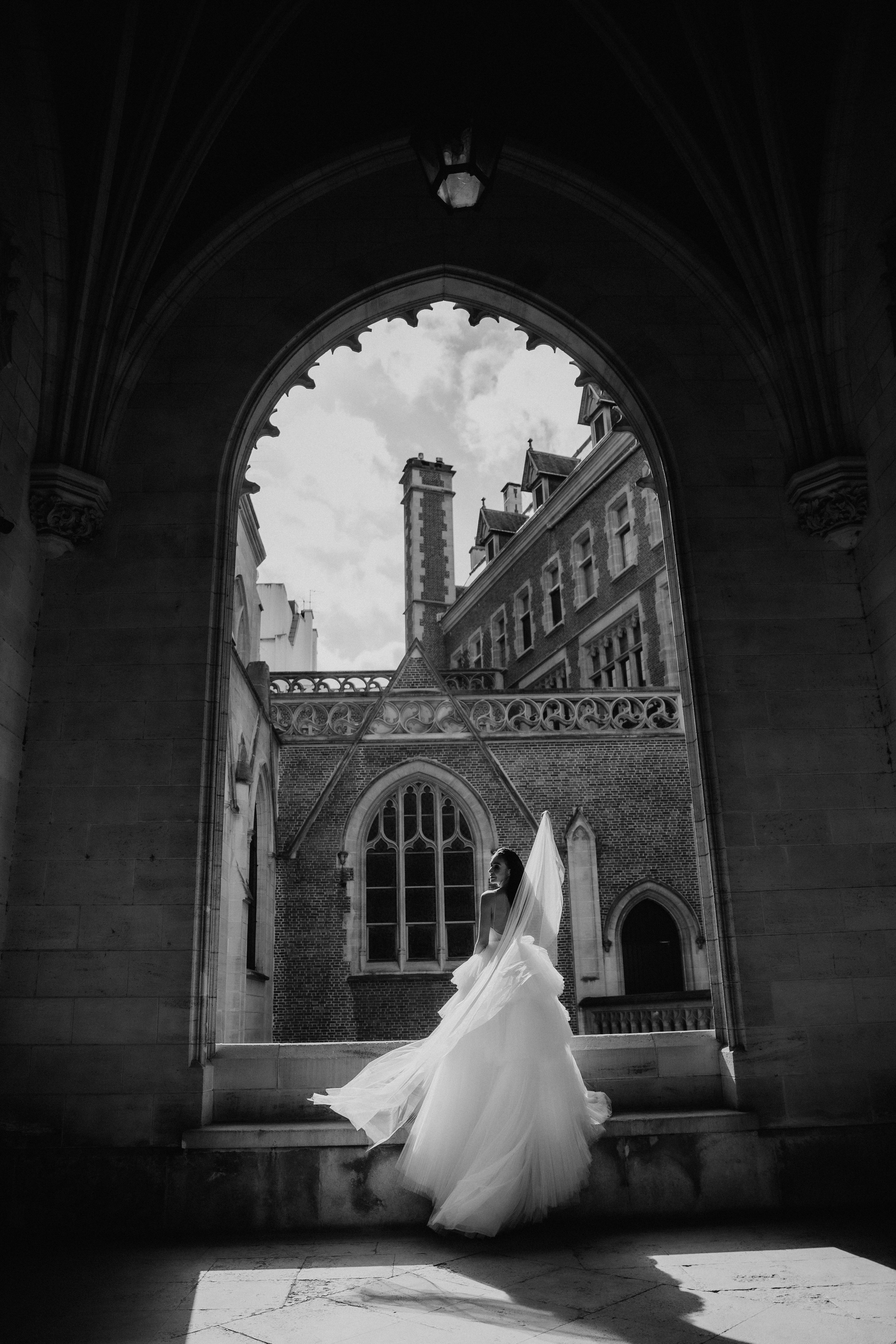 Suzi & Alex | Paris Wedding with a Vintage Car. Paris Wedding Photographer