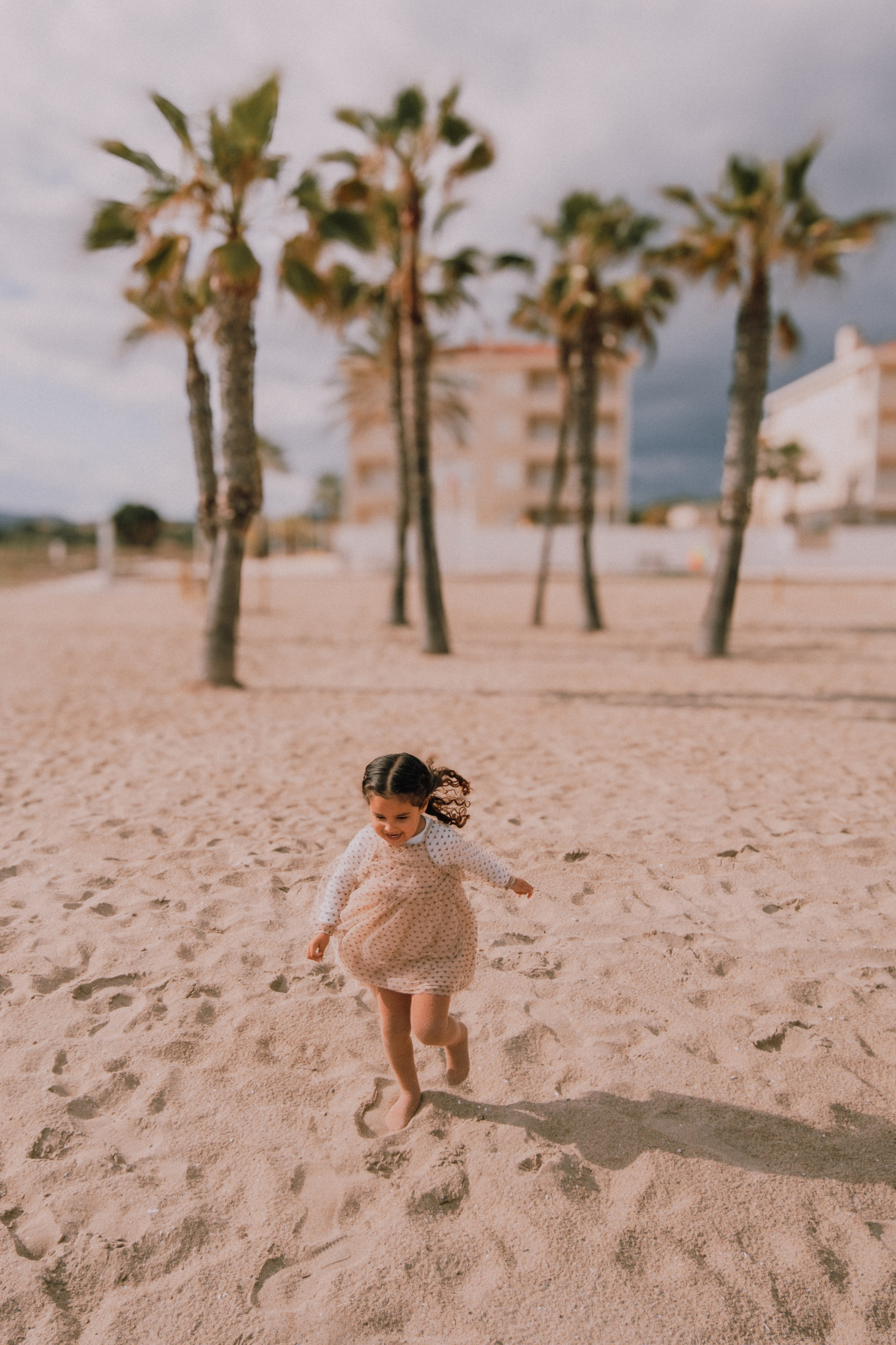 Sesión familiar en la playa. Fotografía profesional en Calafell - Elena Medvedeva
