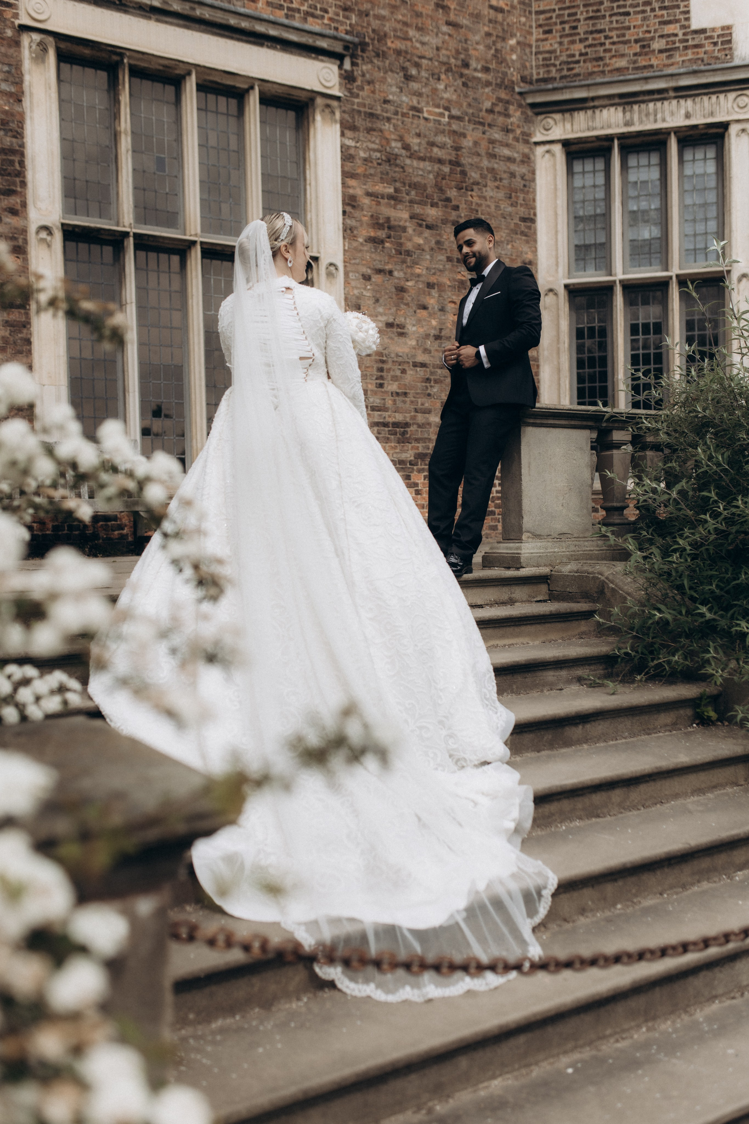 Love in the Garden. Wedding and Portrait Photographer Evie Moon