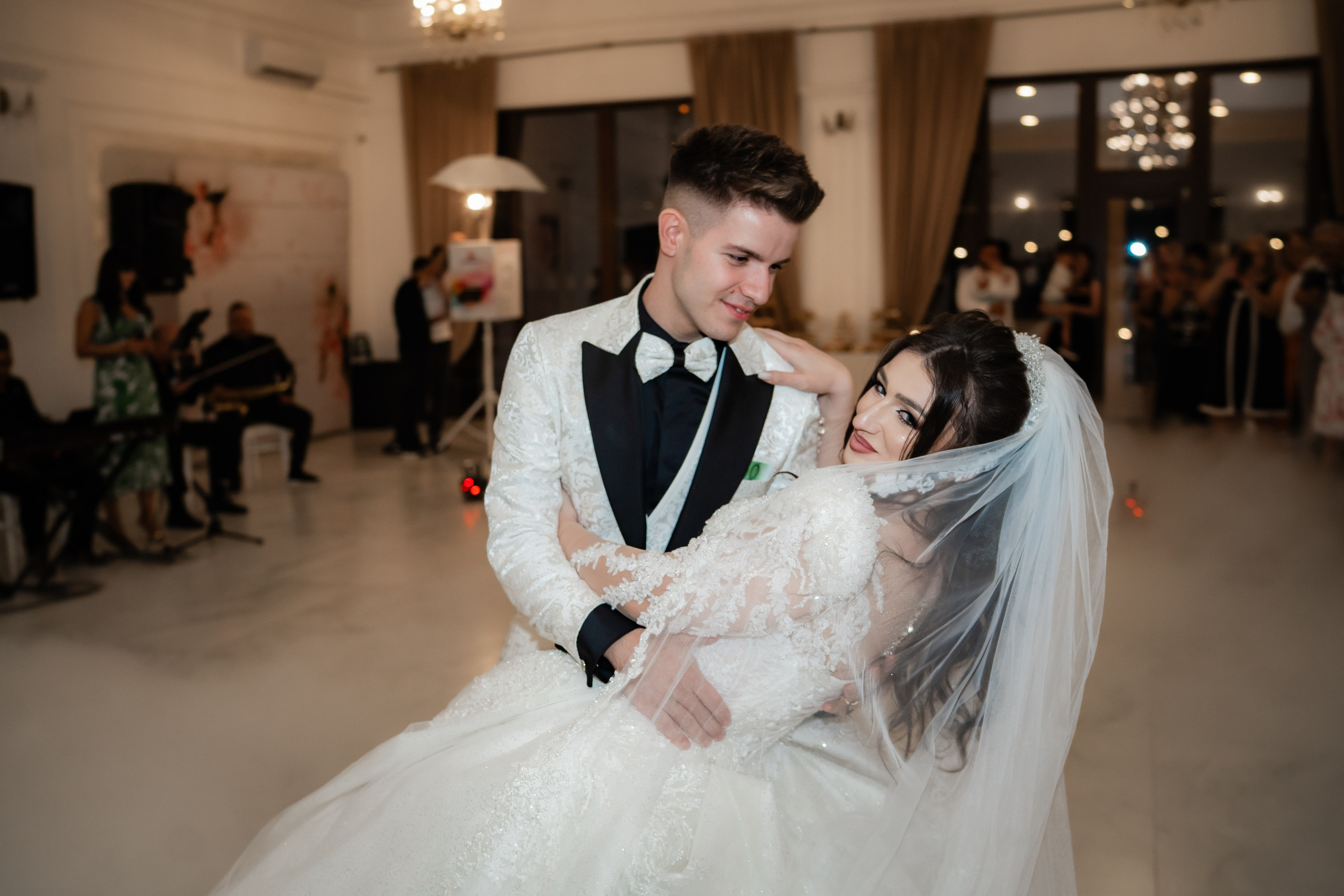 Nunta in mijloc de vara - Anne Marie & Cristian. Fotografi de nunta in Bucuresti, Iulia si Stefan Ovidiu