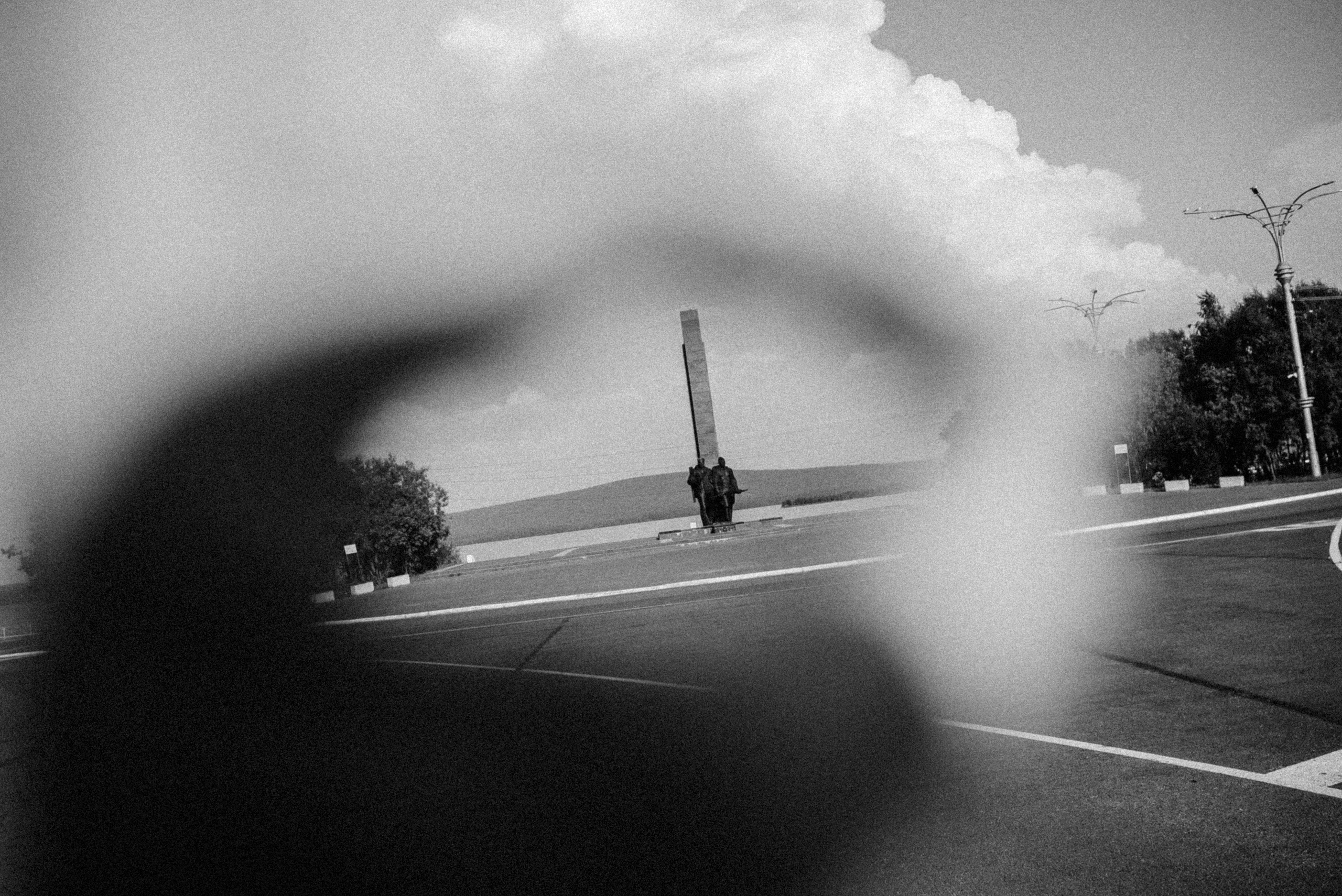 2025. Стрит-фотография, полная абсурда, идиотизма и красоты