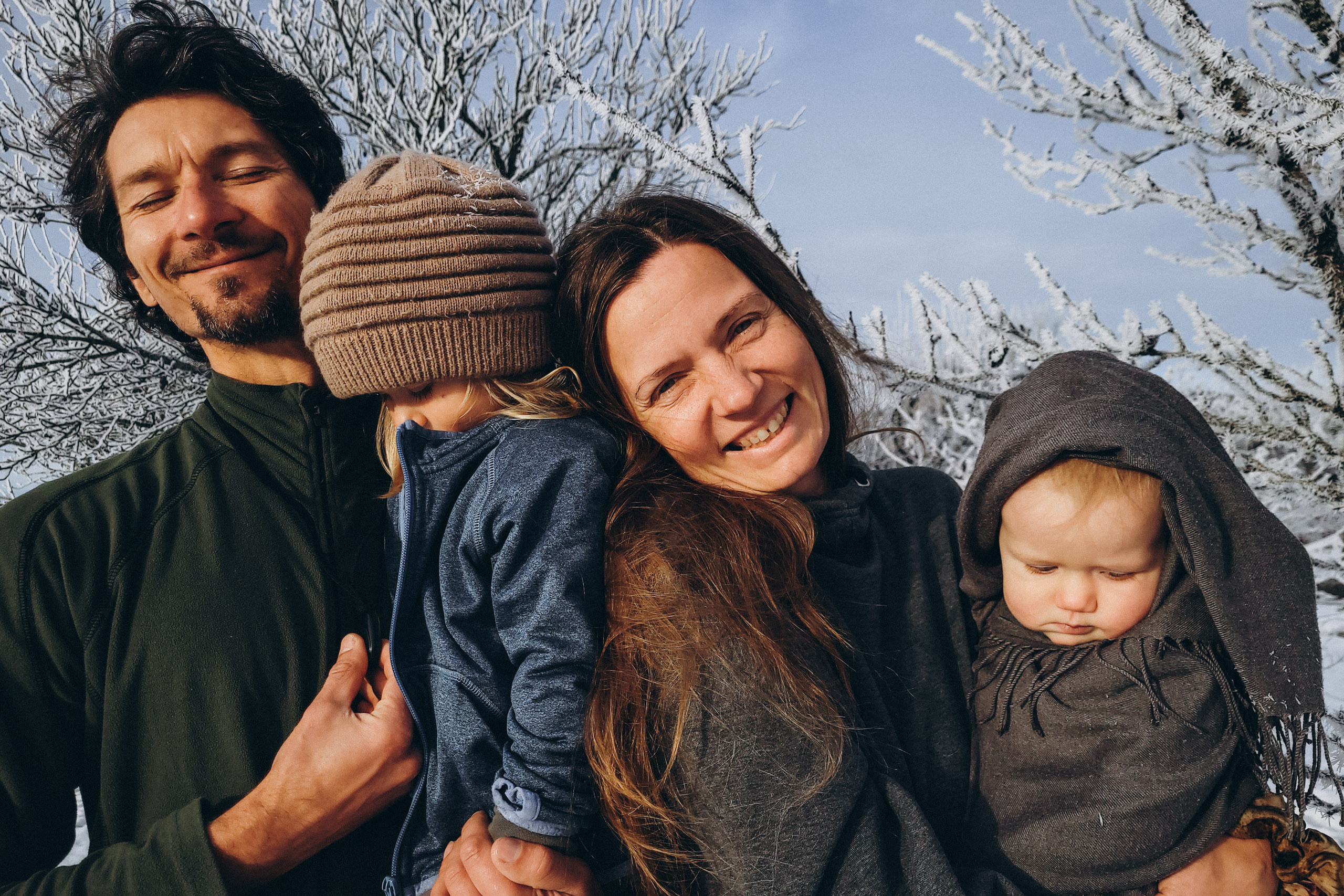 MANAS ĢIMENES STĀSTI