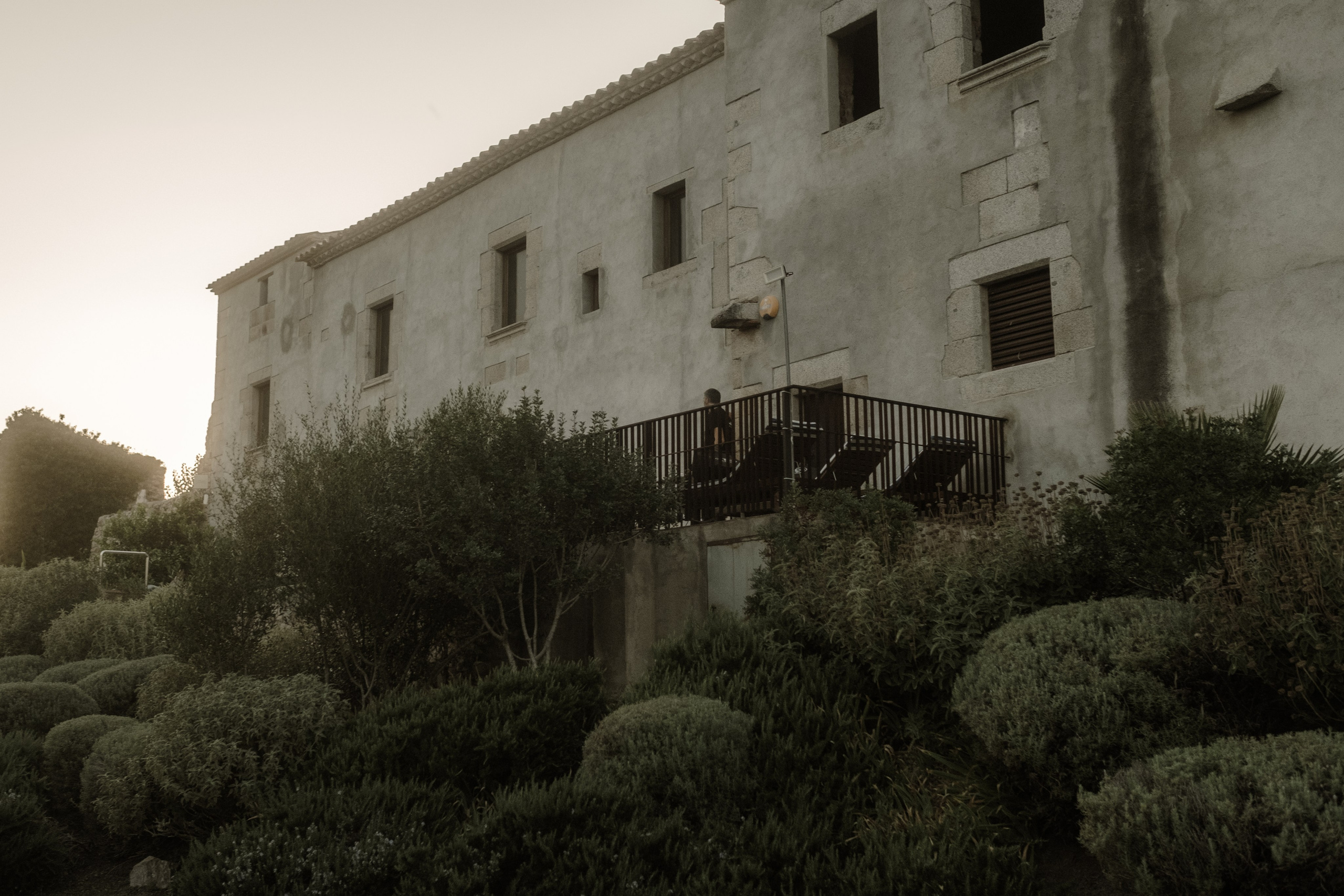Svetlana & Alman. Monestir Sant Salvi. Paola fotógrafo / videografo de bodas en Barcelona
