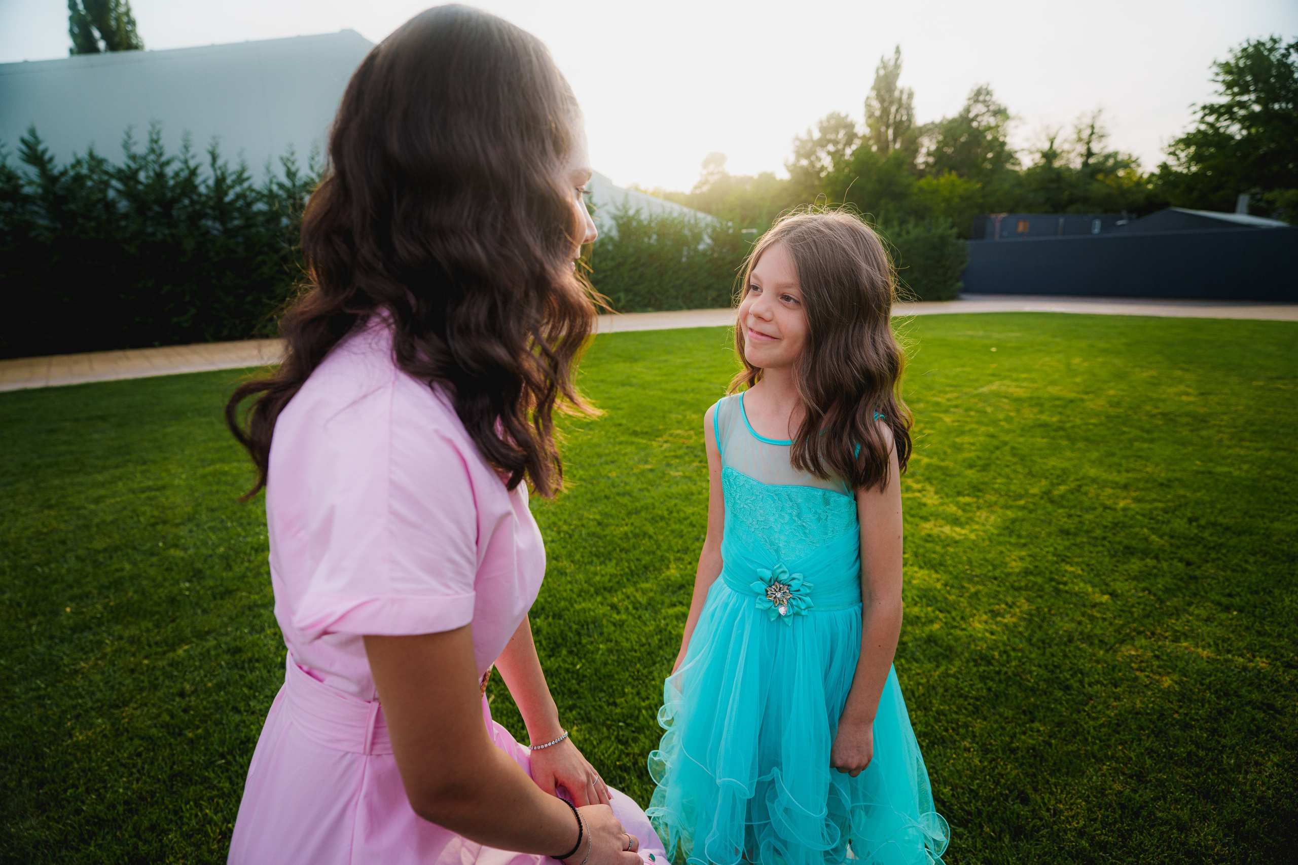 Ședința foto cu Ecaterina și Ilinca – portrete pline de zâmbete și emoție. Liviu Andrei - Fotograf