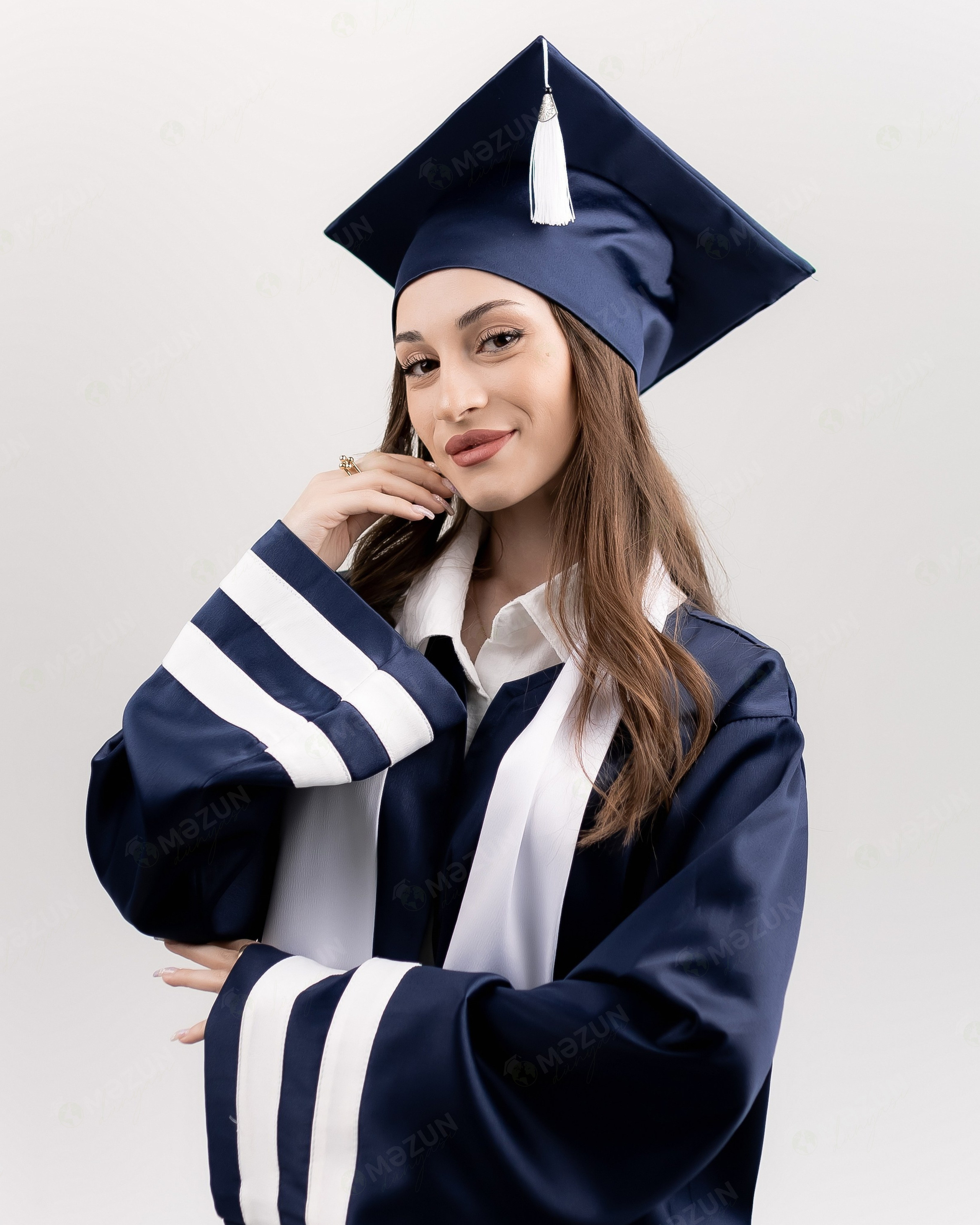 Premium Göy İki xətt. Məzun geyimləri və akssesuarları