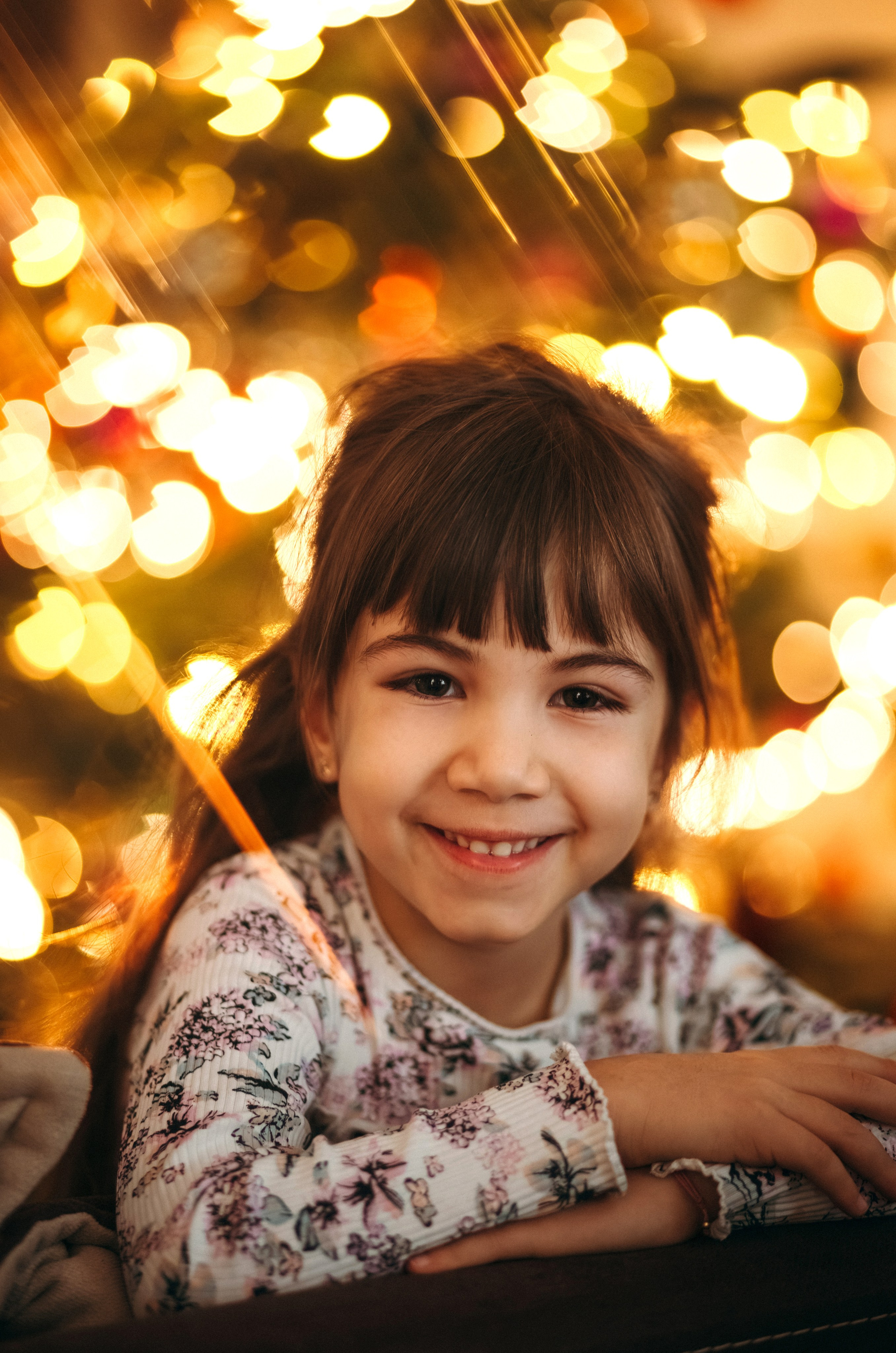 Ședință foto de Crăciun acasă, Amara și Ionuț. Fotograf de familie în Oradea Katsiaryna Ciortan