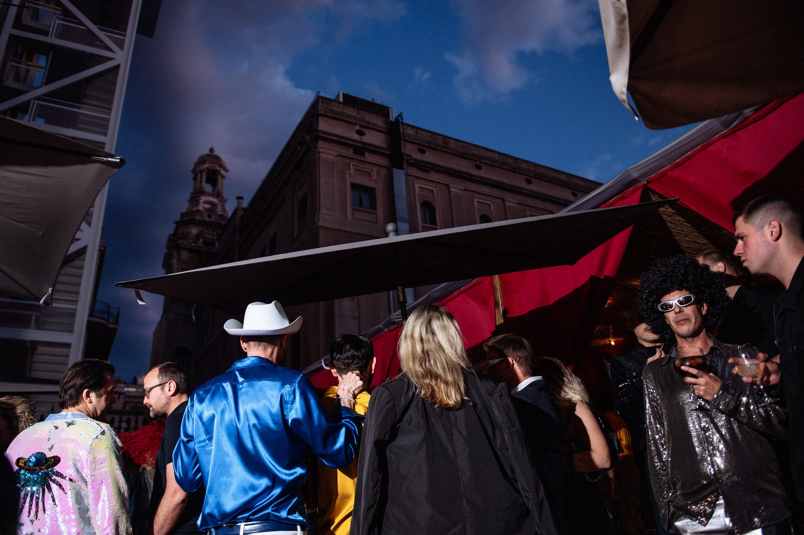 Ksenia Chalaya Red decor. Фотограф Екатерина Гасанова — фотосессии в Барселоне